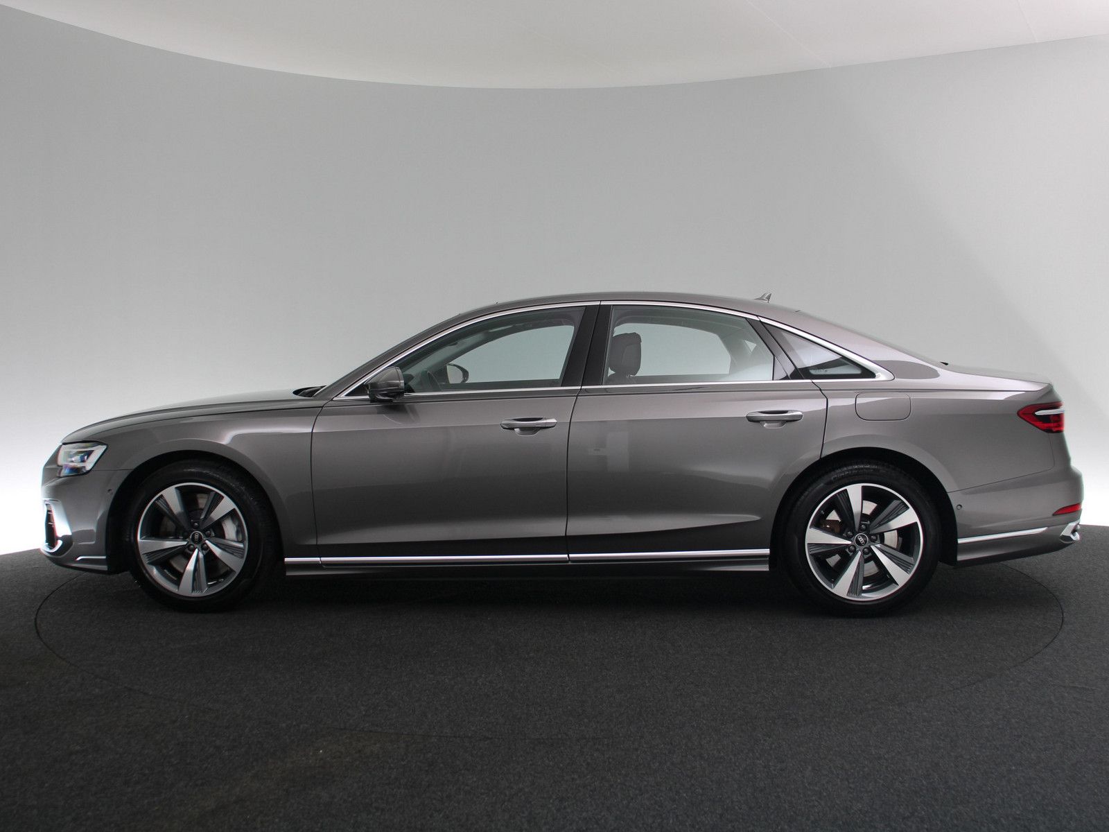 Audi A8 60 TFSI e quattro - Samsaru's Car Outlet