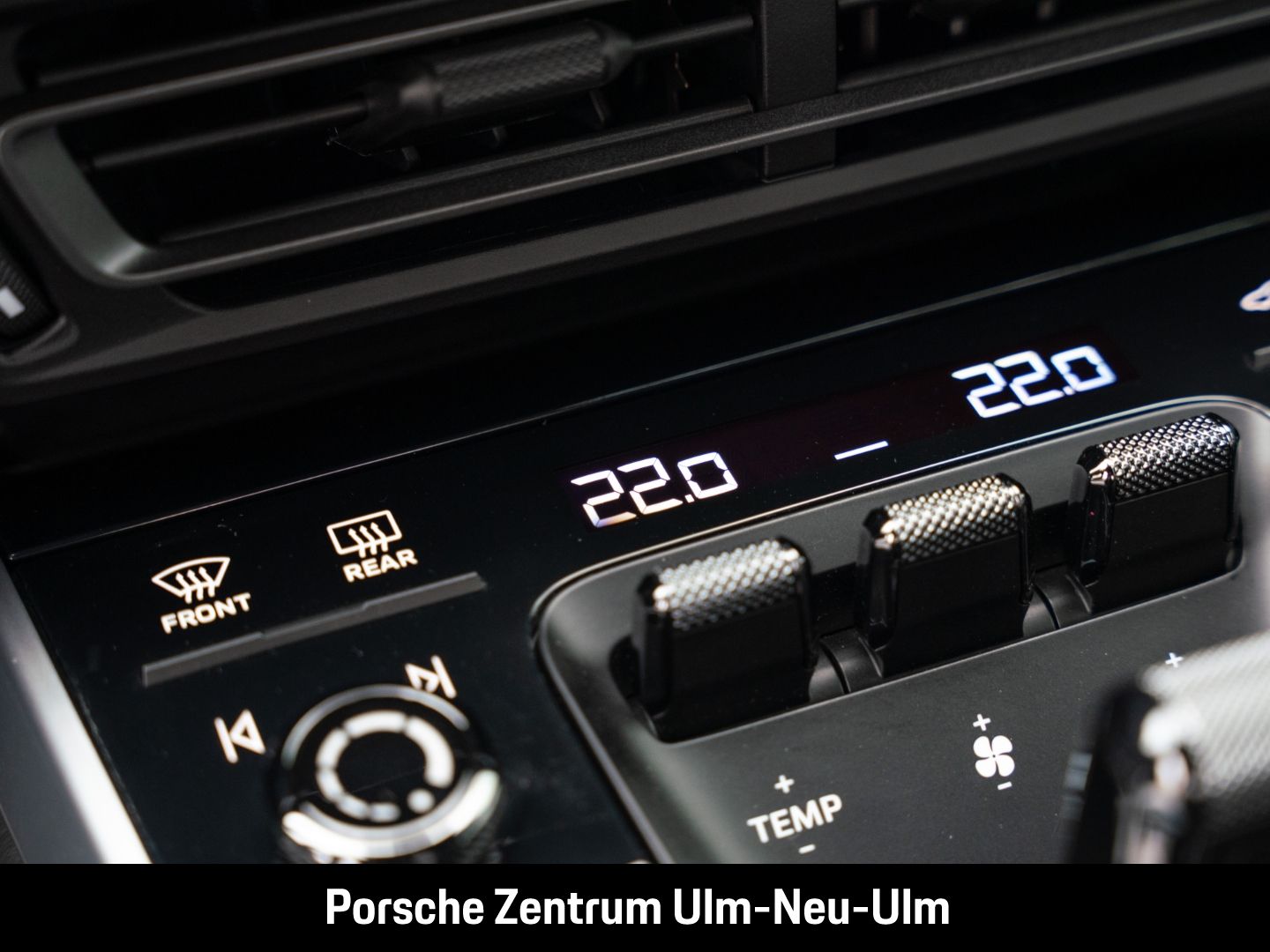 Porsche 992 911 Turbo S Pythongrün Sportabgasanlage LED