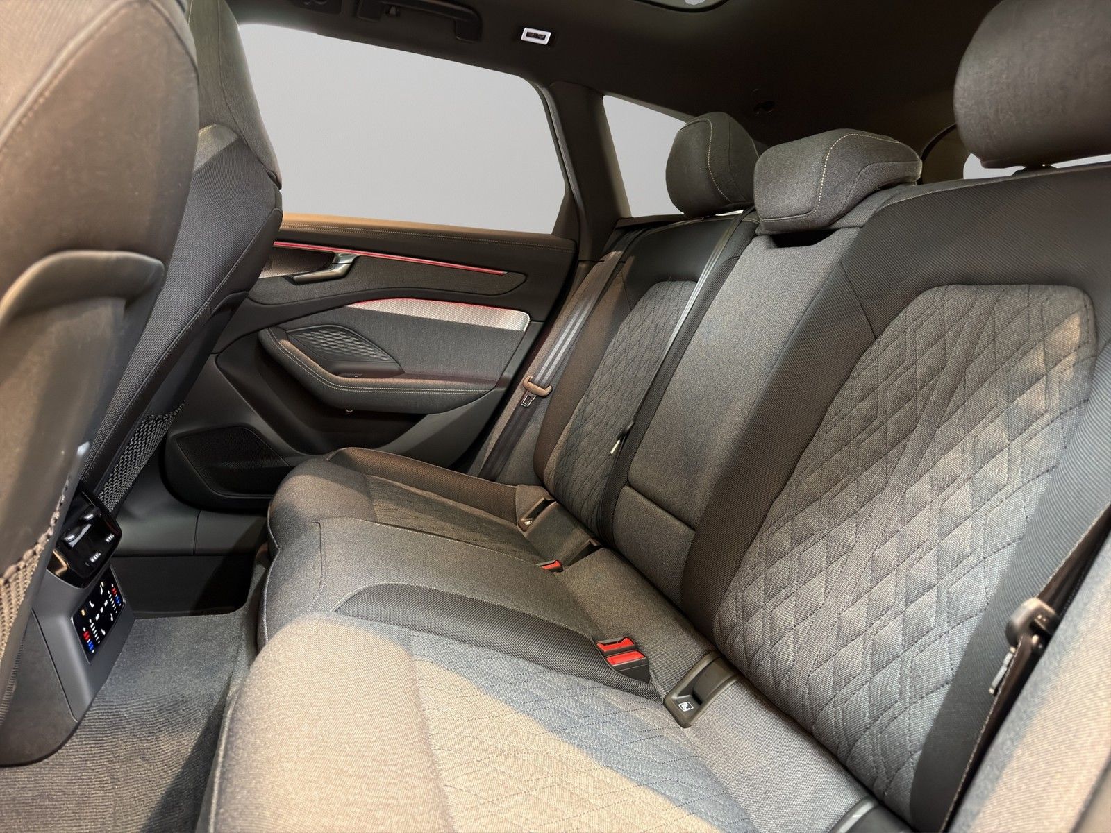 Audi A6 Avant 2.0 TDI qu. S Line Matrix AHK Pano edit