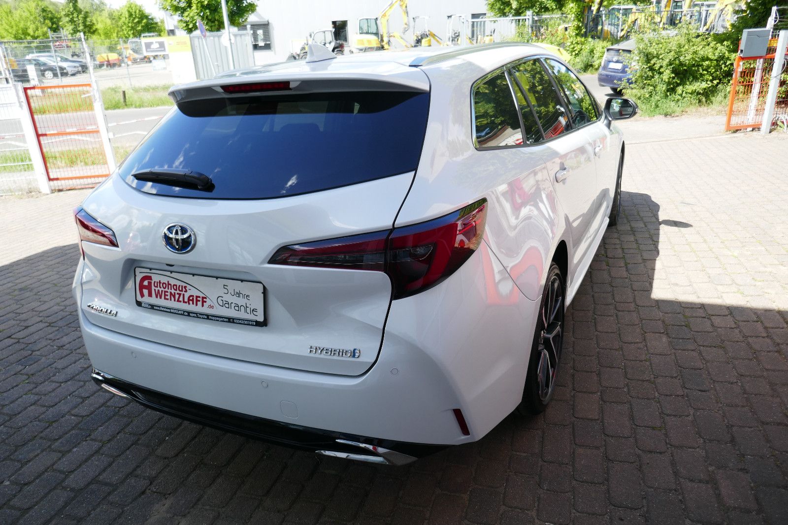 Toyota Corolla 2.0 Hybrid Lounge - Samsaru's Car Outlet