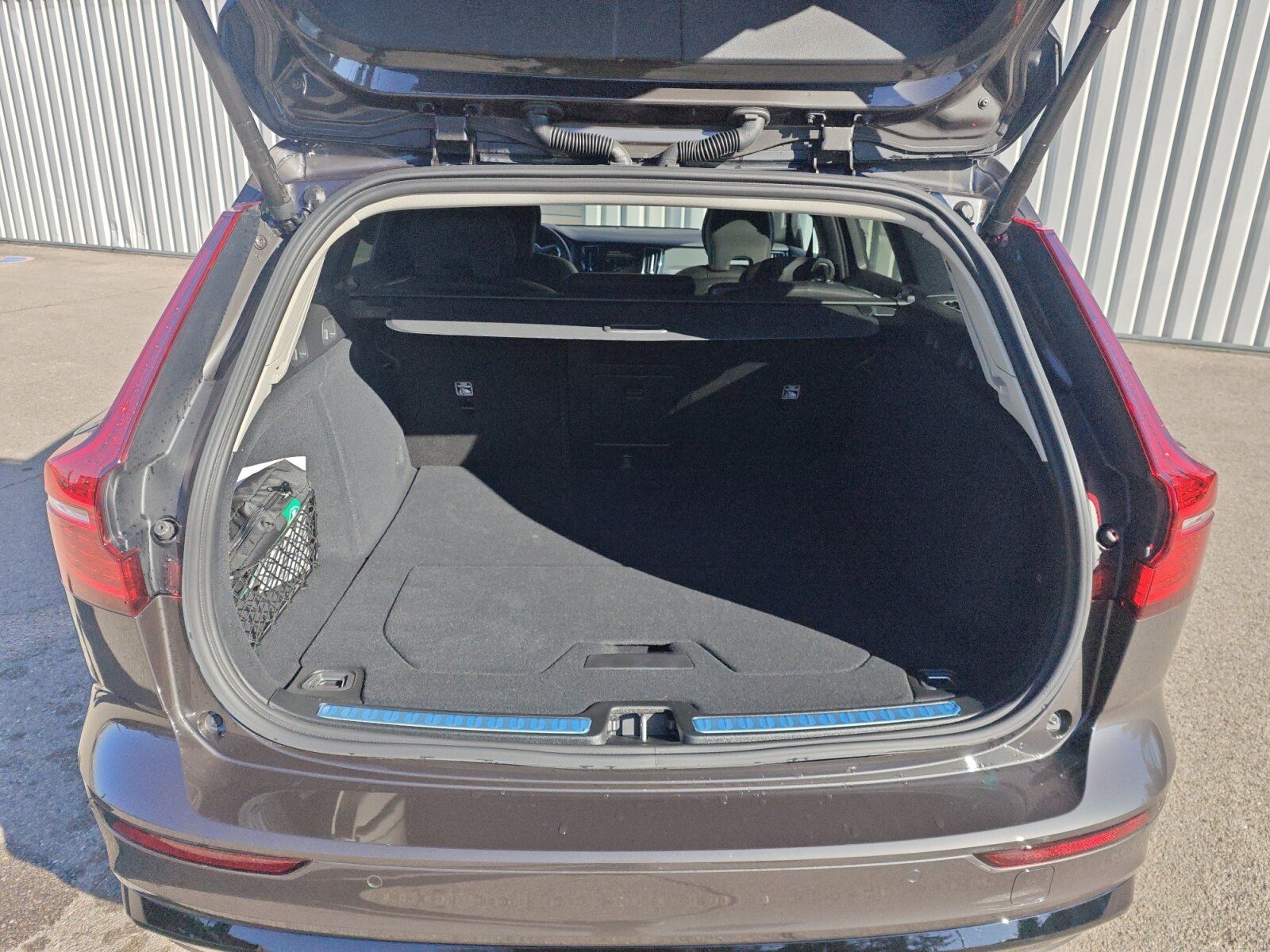 Volvo V 60 T6 Twin AWD Plus Dark *Anhängevorr.*Plug-In