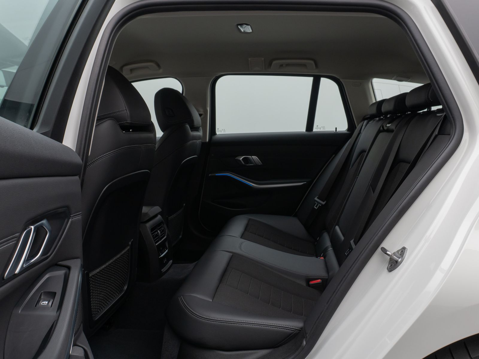 BMW 330e xD Sport Line - Samsaru's Car Outlet