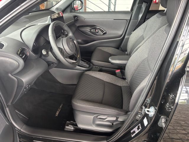 Toyota Yaris Cross Hybrid 130 1.5 VVT-i Black&White