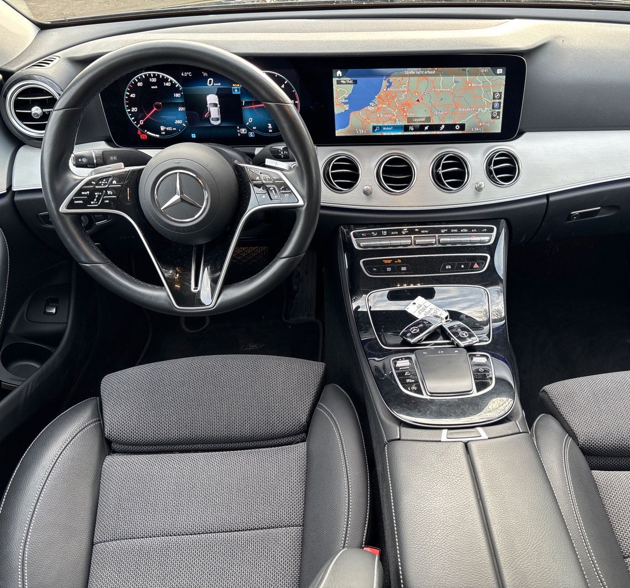 Mercedes-Benz E 200d Lim. Avantgarde ACC AMBIENTE LED R-KAMERA