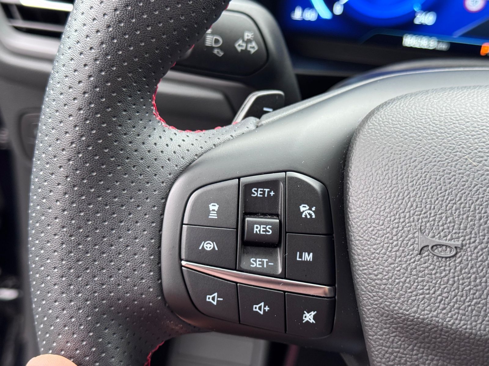 Ford Focus Turnier ST-Line X GROSSES-NAVI,AUTOMATIK