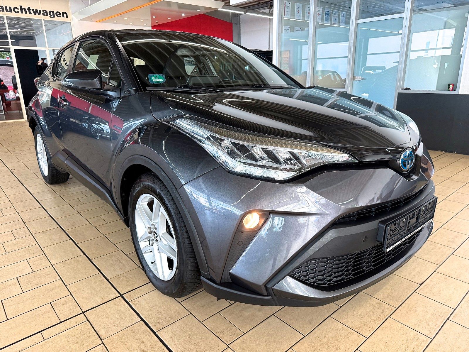 Toyota C-HR Hybrid Business Edition - Samsaru's Car Outlet