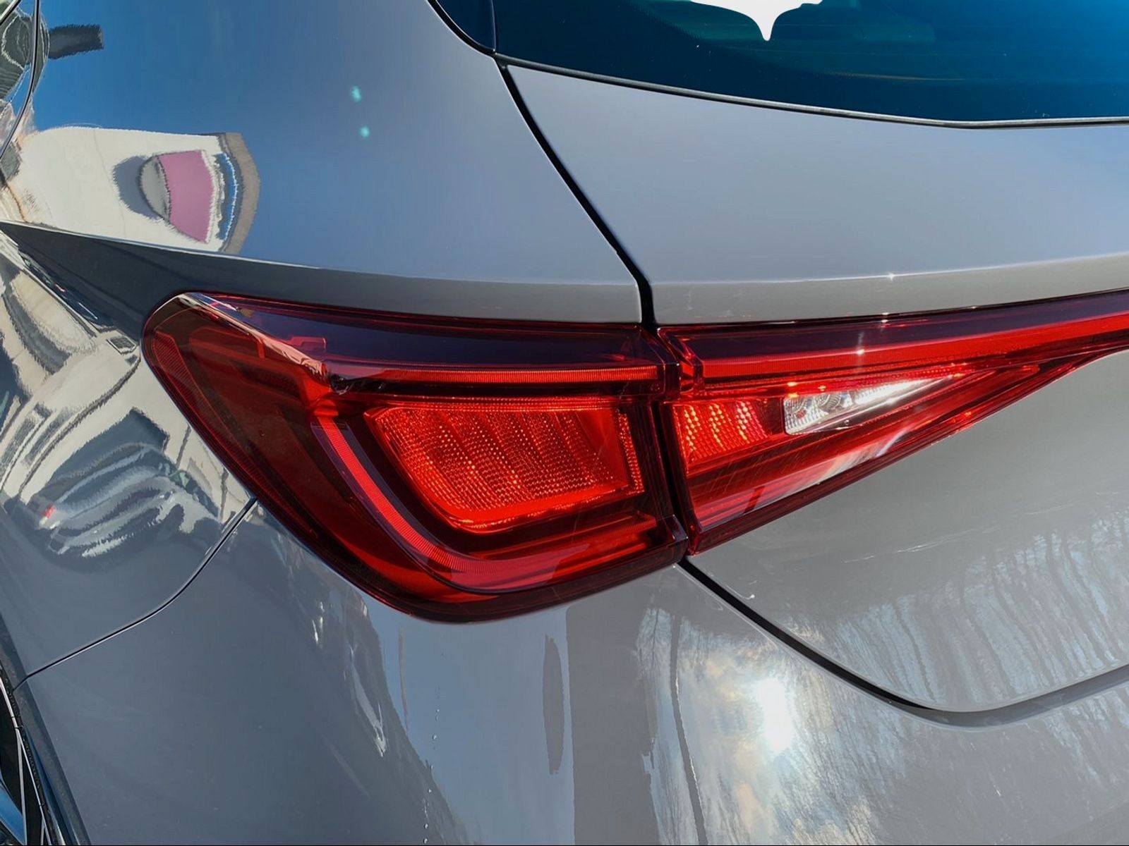Cupra Leon 1.4 e-HYBRID VZ - Samsaru's Car Outlet