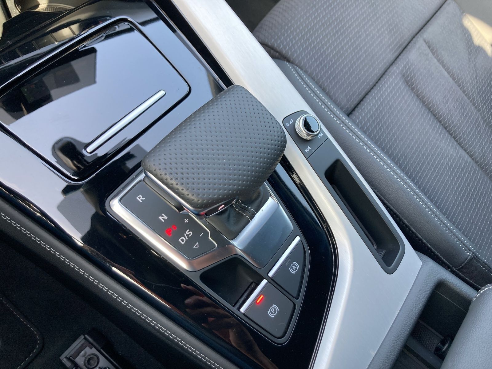 Audi A4 Avant 40 TFSI Q 2x S LINE MATRIX AHK LM19 VIR