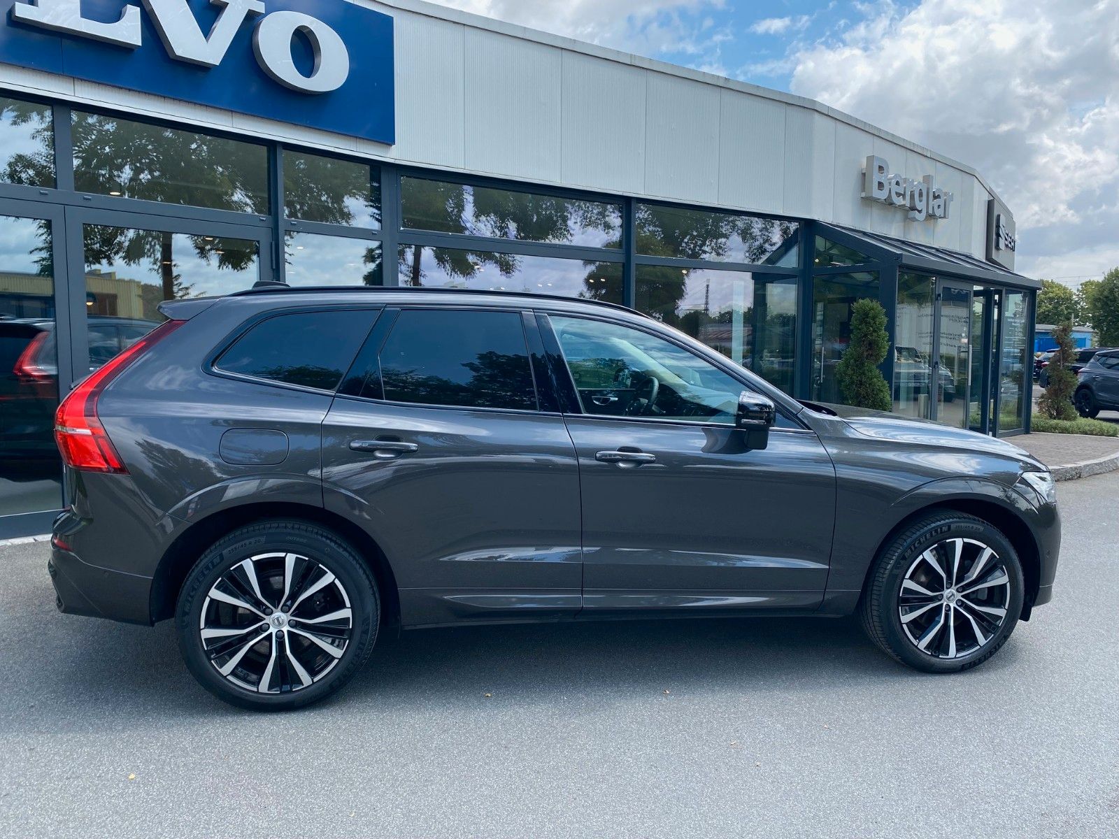 Volvo XC 60 B5 AWD Ultimate Dark - Samsaru's Car Outlet