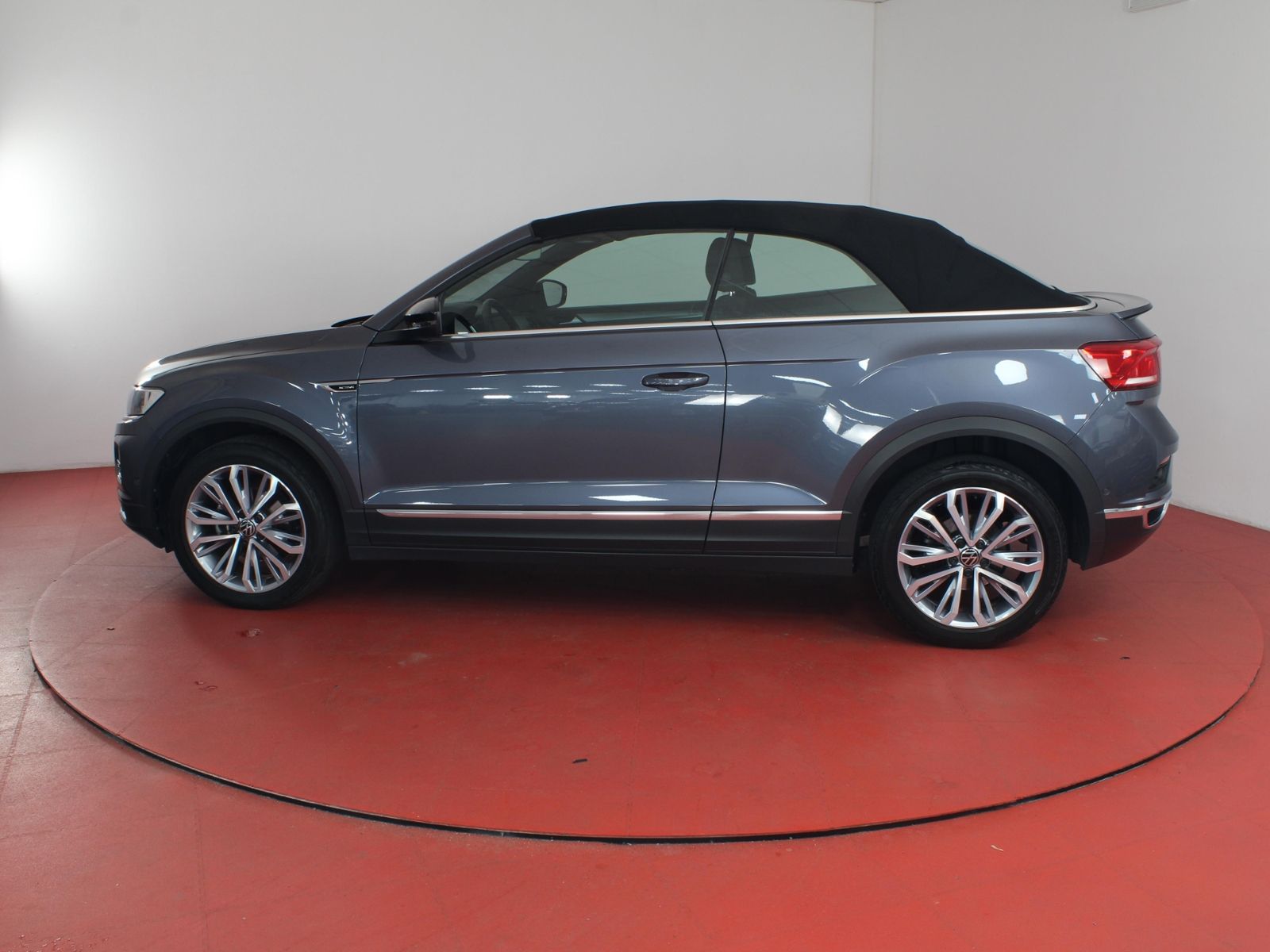 Volkswagen T-Roc 1.0 TSI - Samsaru's Car Outlet