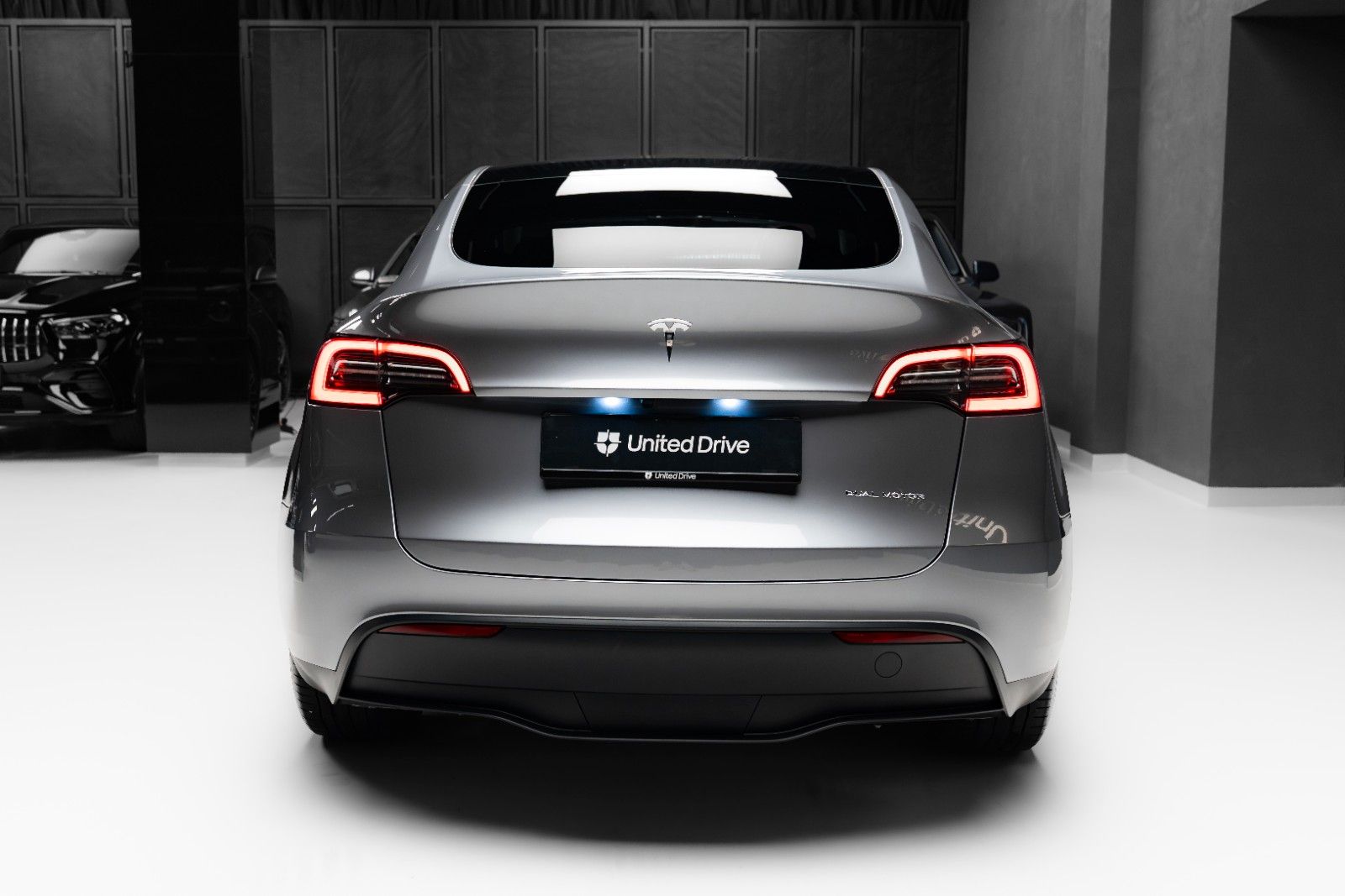 Tesla Model Y Long Range Dual AWD