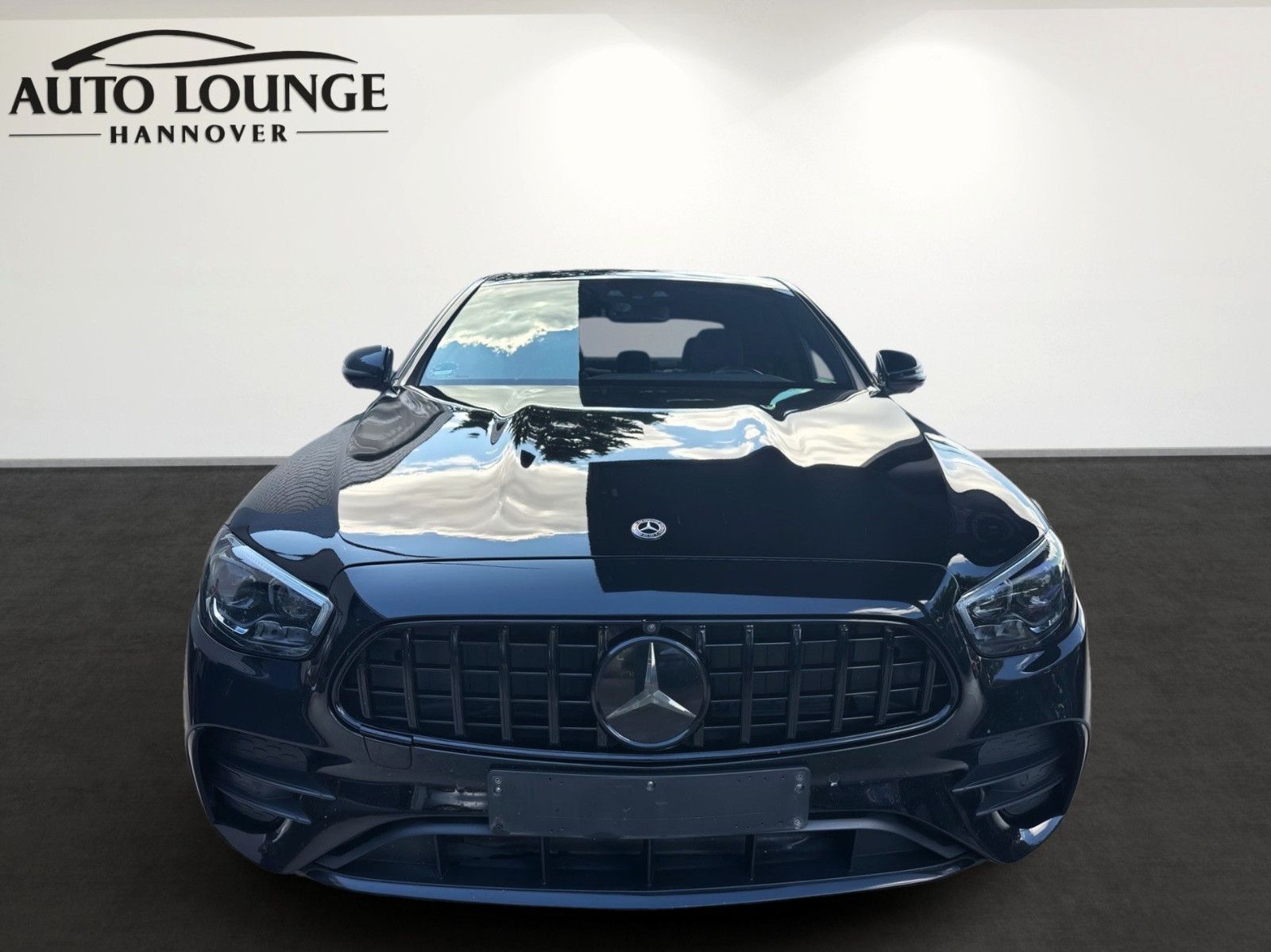 Mercedes-Benz E 220d 4MATIC AMG Line - Samsaru's Car Outlet