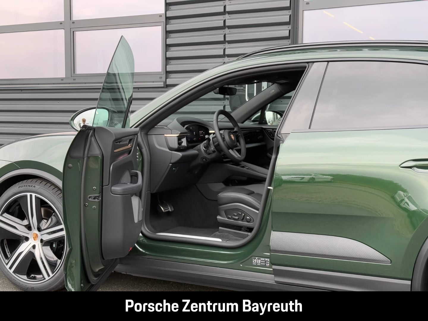 Porsche Macan 4S *AHV*MATRIX*INNO*LUFTFEDER.*HEADUP*BOSE