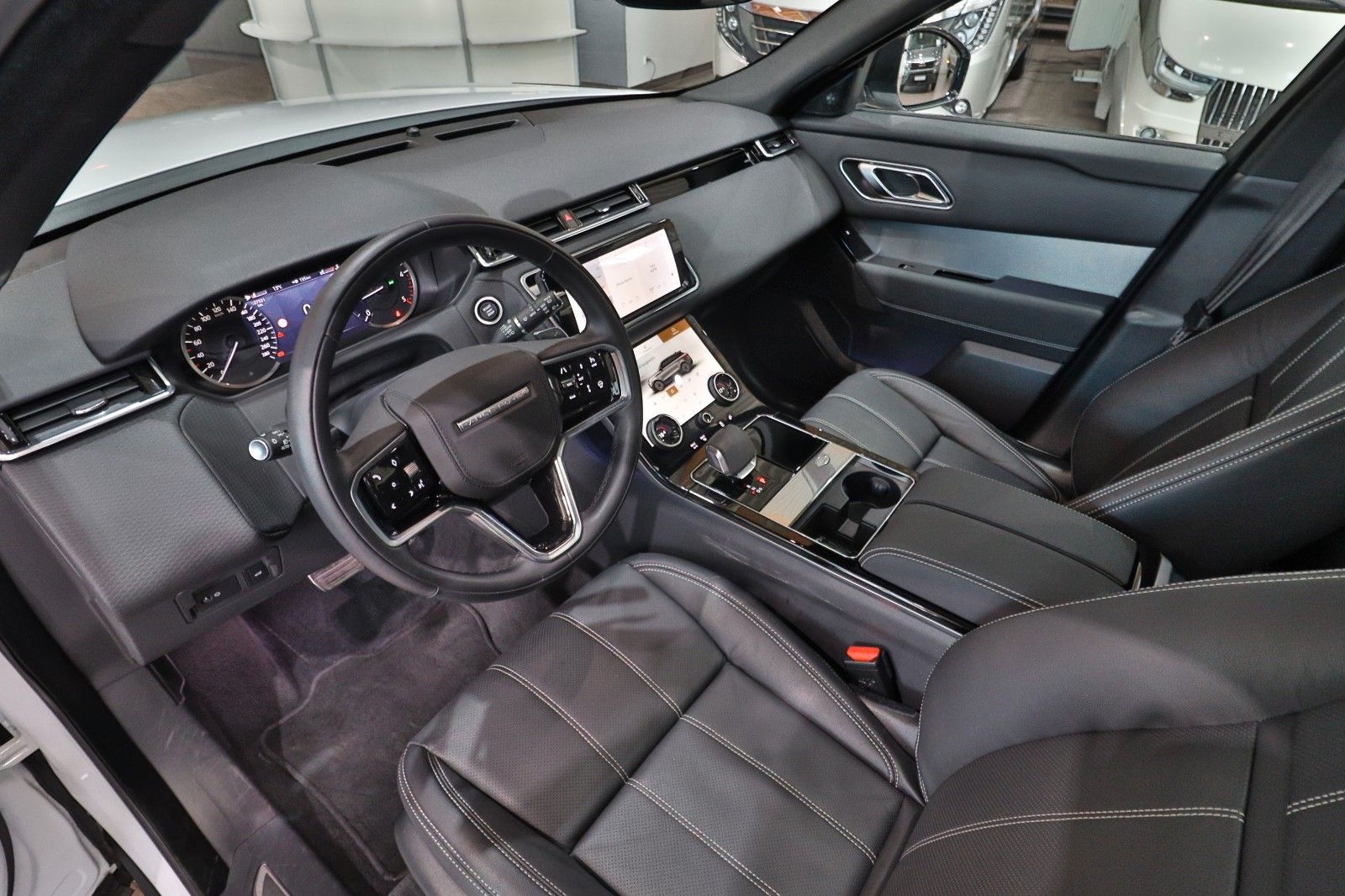 Range Rover Velar 300 R-Dynamic SE - Samsaru's Car Outlet