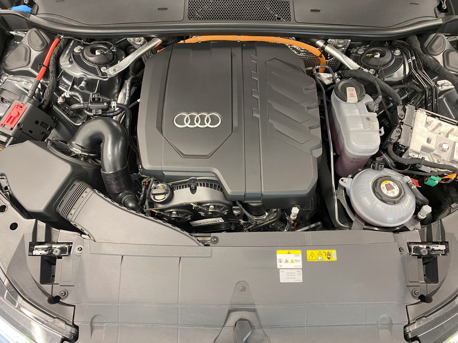 Audi A6 Avant 55 TFSIe quattro S line - Samsaru's Car Outlet