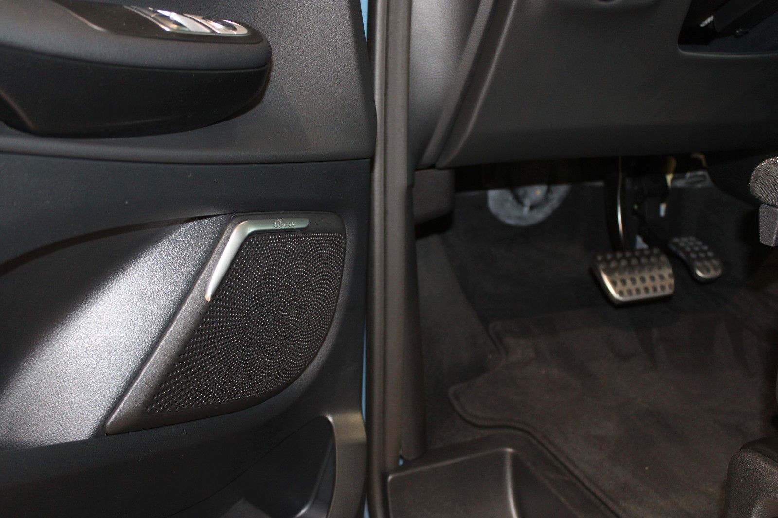 Mercedes-Benz V 250d STYLE - Samsaru's Car Outlet