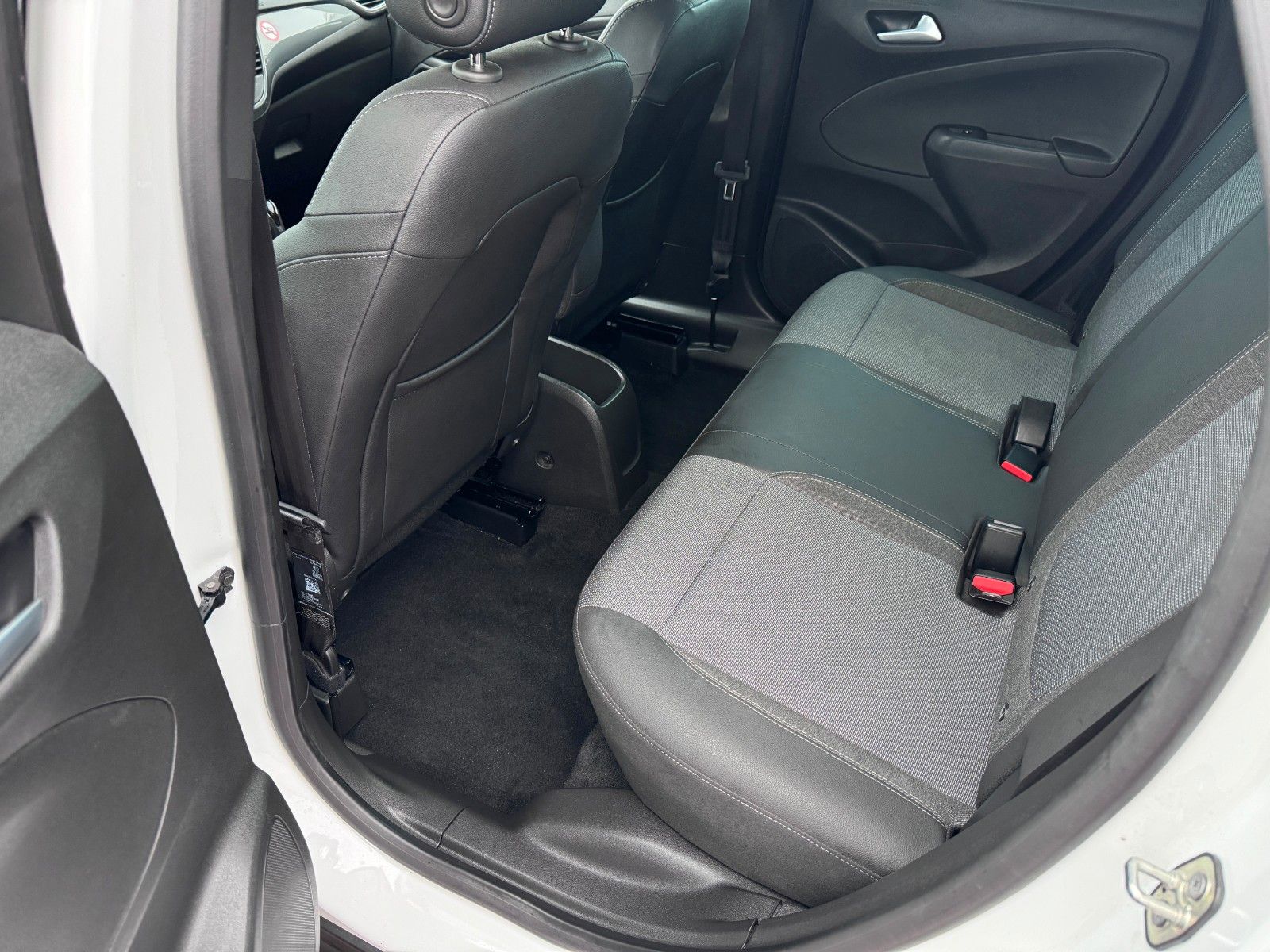 Opel Crossland Elegance - Samsaru's Car Outlet