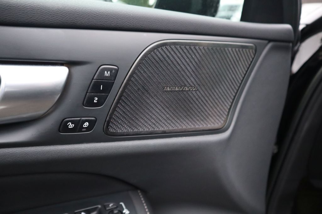 Volvo V60 T8 AWD Recharge Plus Dark|AHK|PANO|NAVI|SHZ