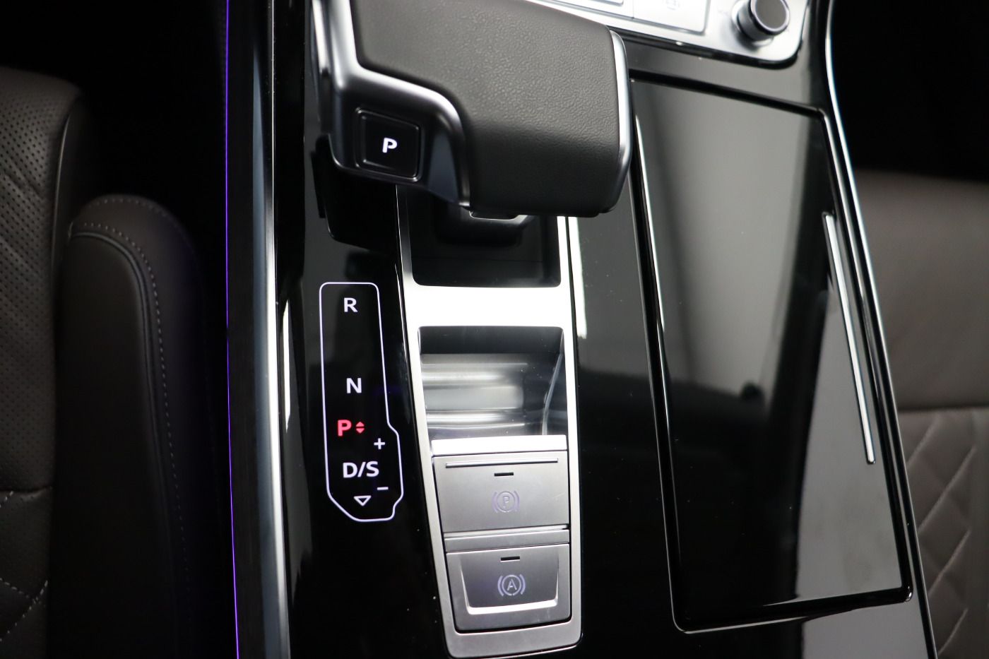 Audi A8 lang 60 TFSI e quattro tiptronic - Samsaru's Car Outlet