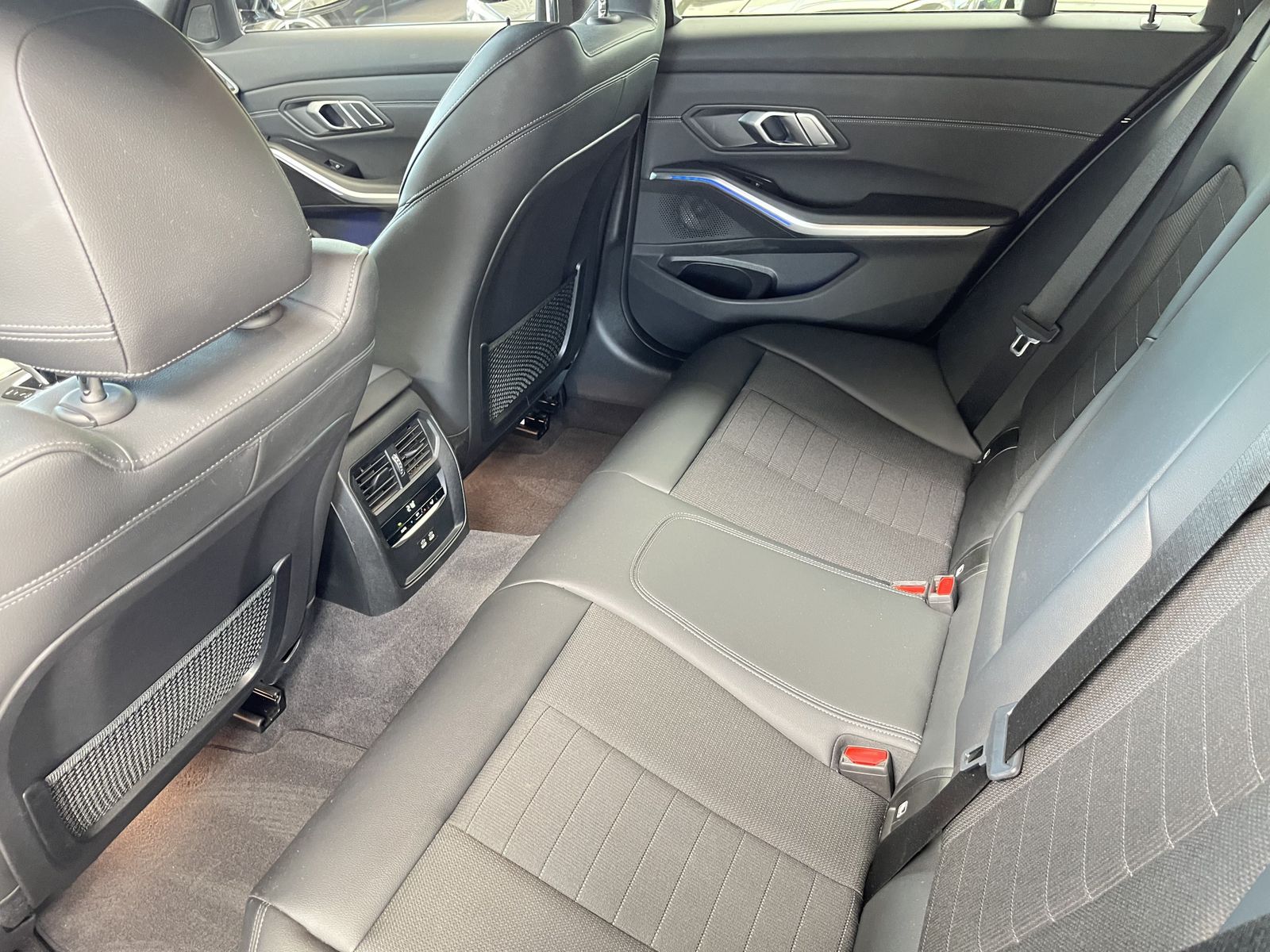 BMW 320i Touring Sport Line - Samsaru's Car Outlet