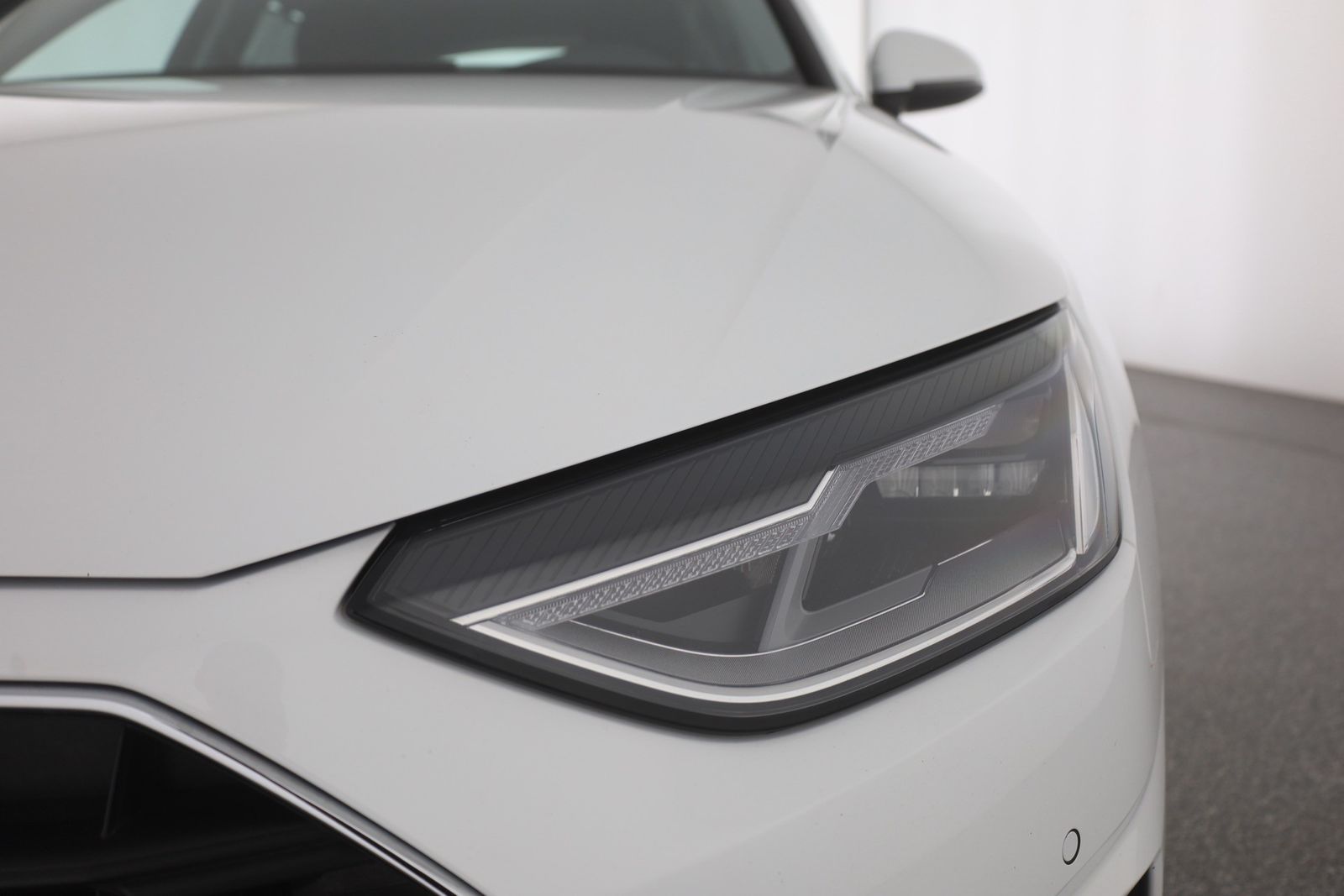 Audi A4 40 TDI Avant S-tronic - Samsaru's Car Outlet