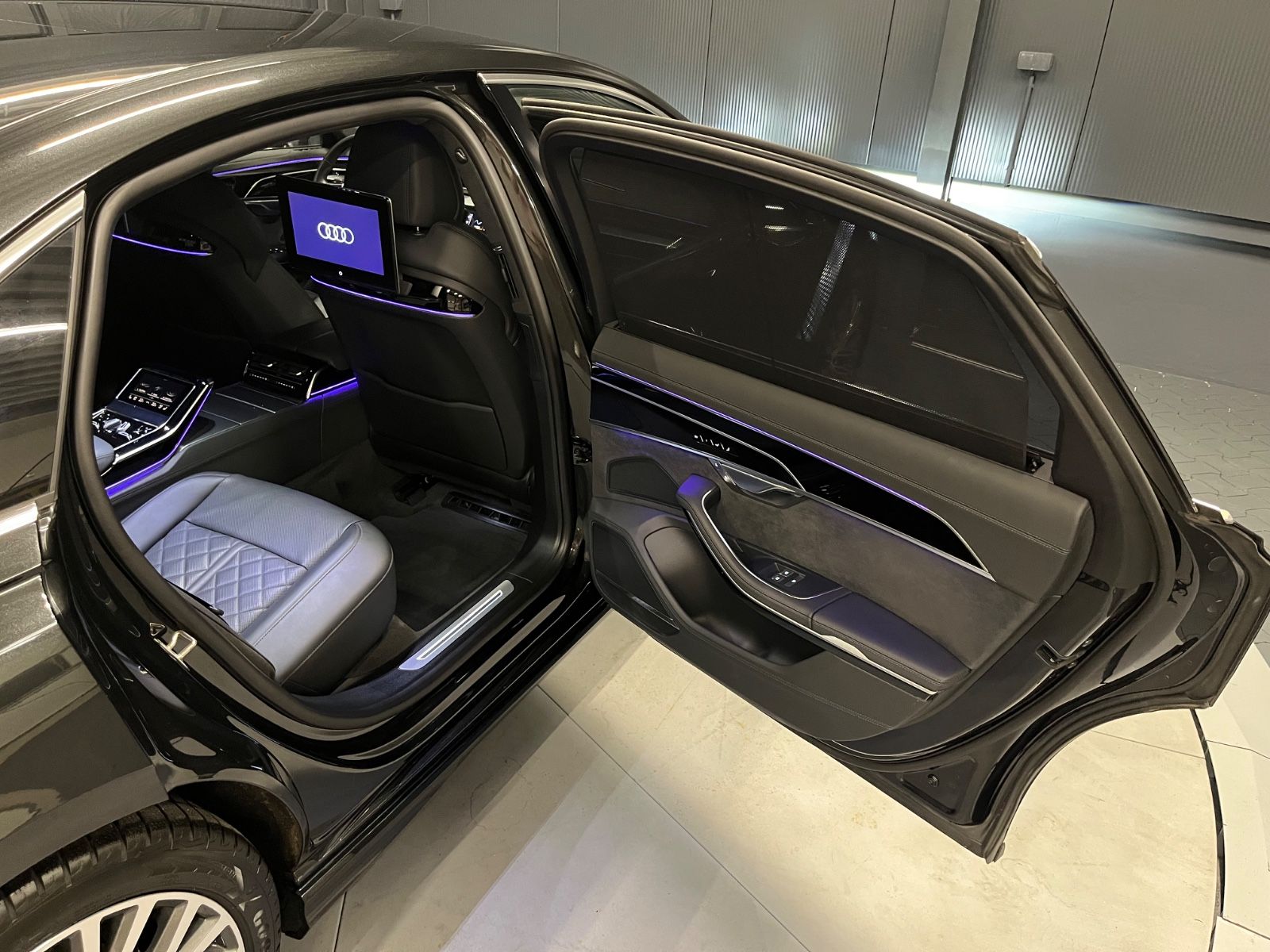 Audi A8 50 TDI L quattro - Samsaru's Car Outlet