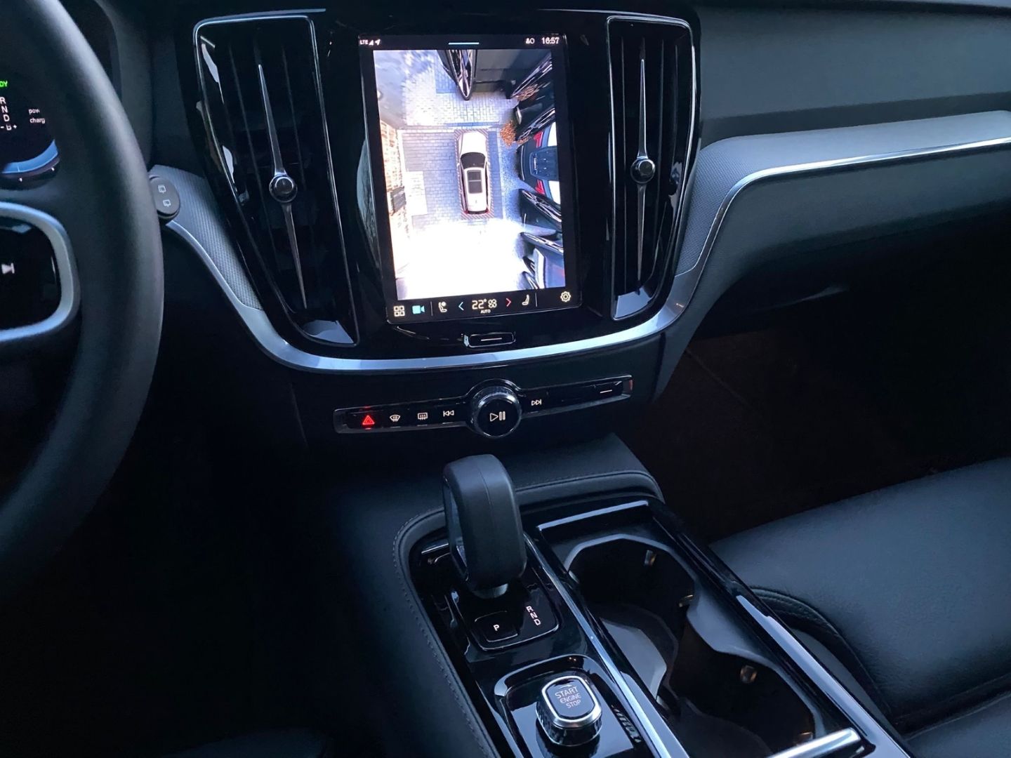 Volvo V60 T6 Plus Dark Kombi Recharge AWD Plug-In