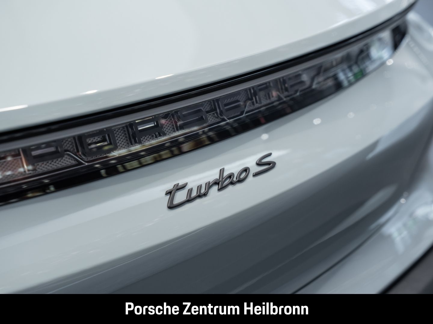 Porsche Taycan Turbo S Burmester Surround-View Head-Up