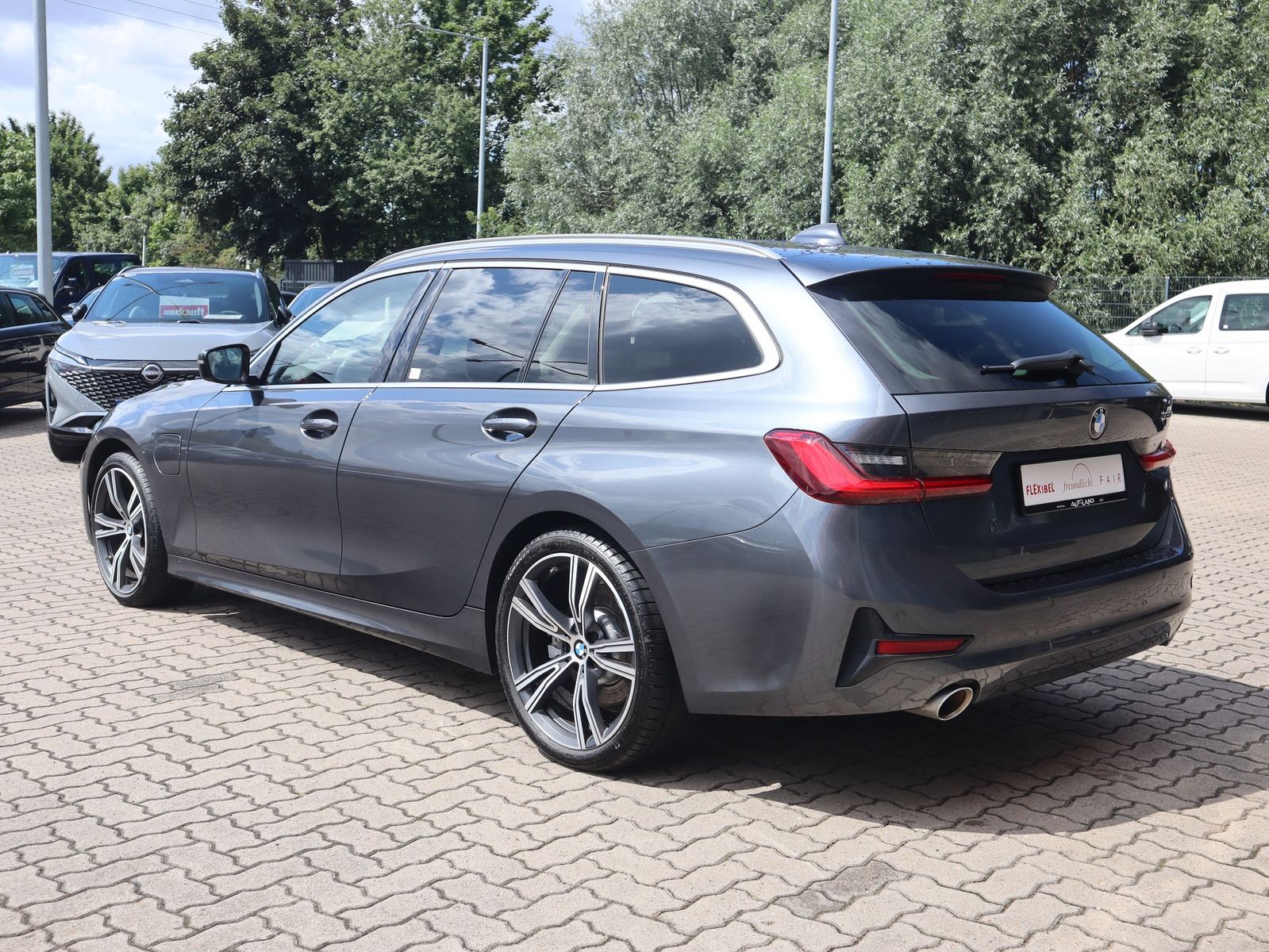 BMW 330e Touring Sport Line - Samsaru's Car Outlet