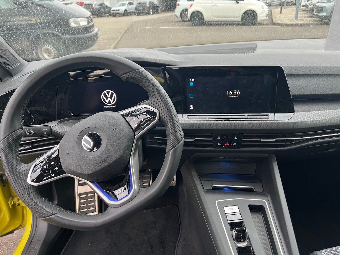 Volkswagen Golf VIII GTE eHybrid - Samsaru's Car Outlet