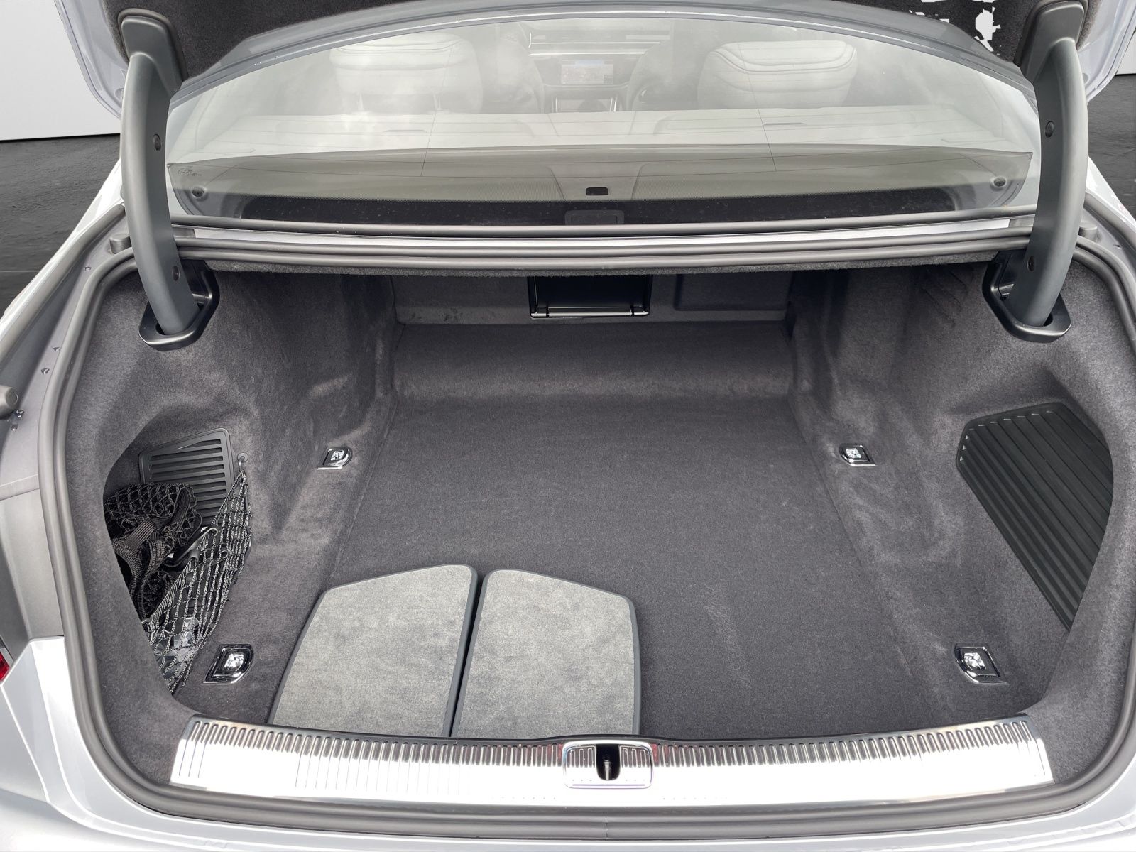 Audi A8 60 TFSI Lang tiptronic quattro - Samsaru's Car Outlet