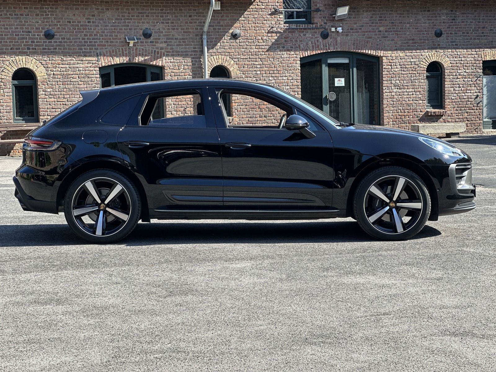 Porsche Macan T SPORTABGAS*21 EXCLUSIVE - Samsaru's Car Outlet