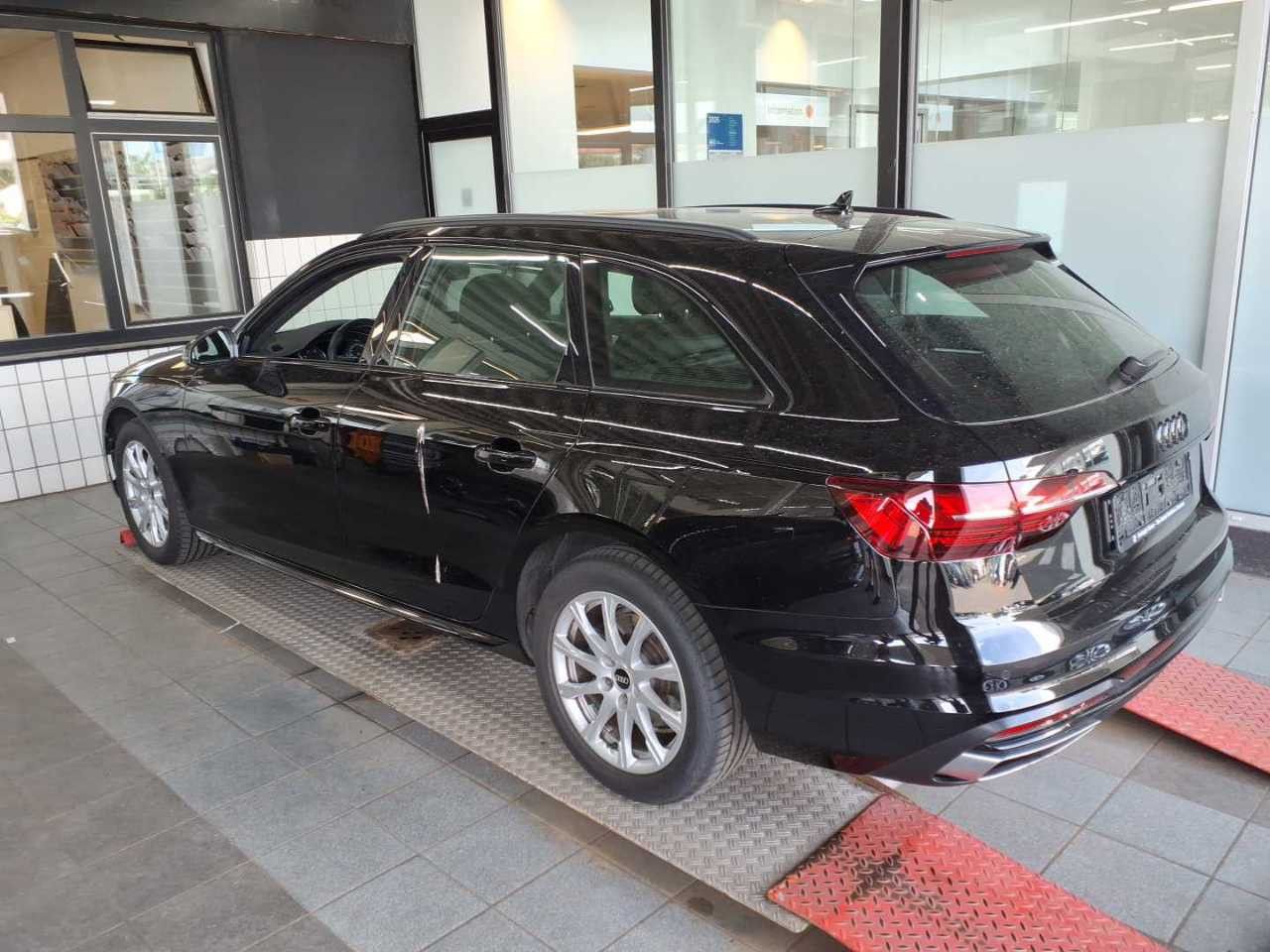 Audi A4 Avant S line 35 TDI - Samsaru's Car Outlet