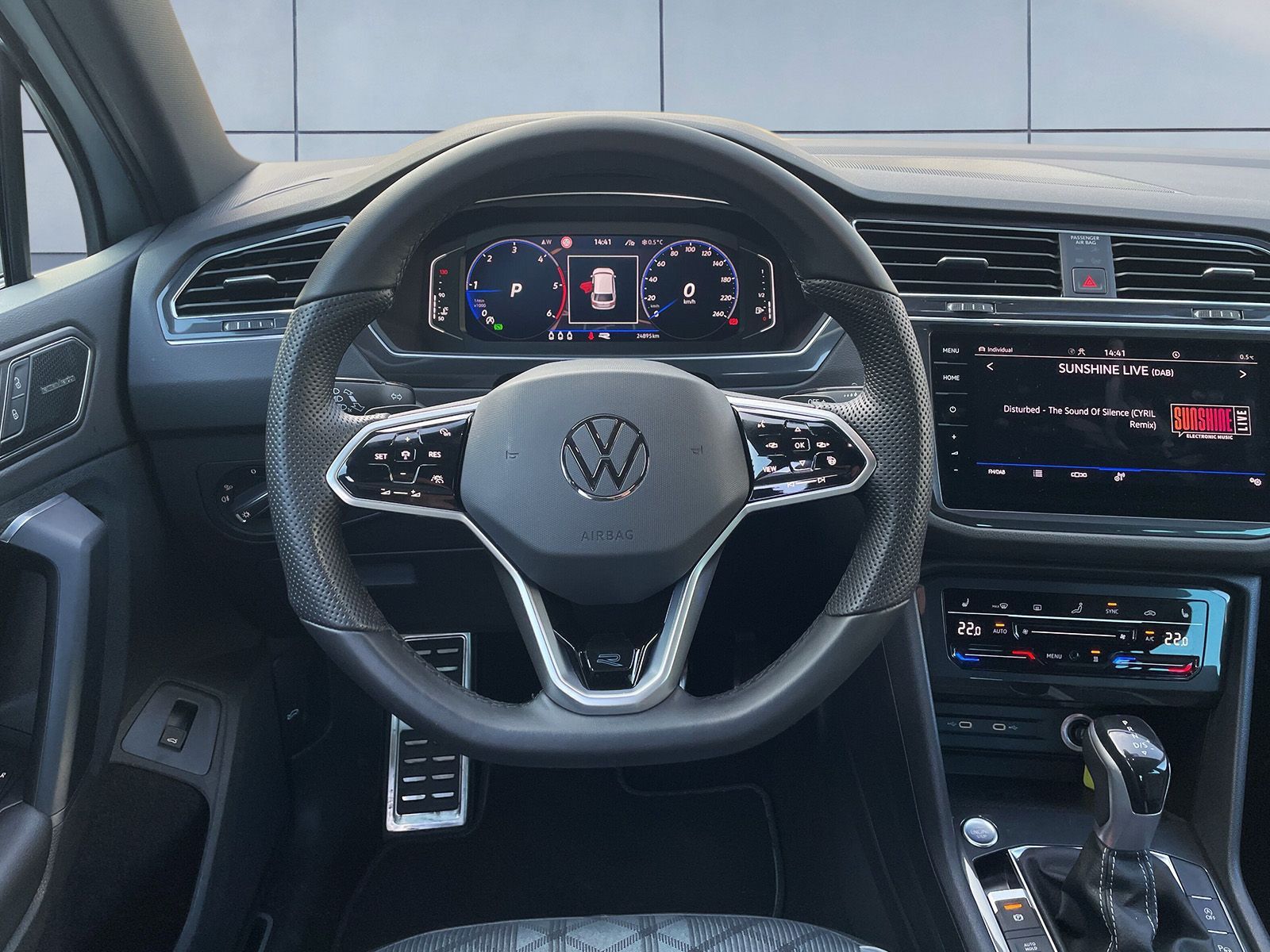 Volkswagen Tiguan R-Line 2.0 TDI DSG 4Motion - Samsaru's Car Outlet