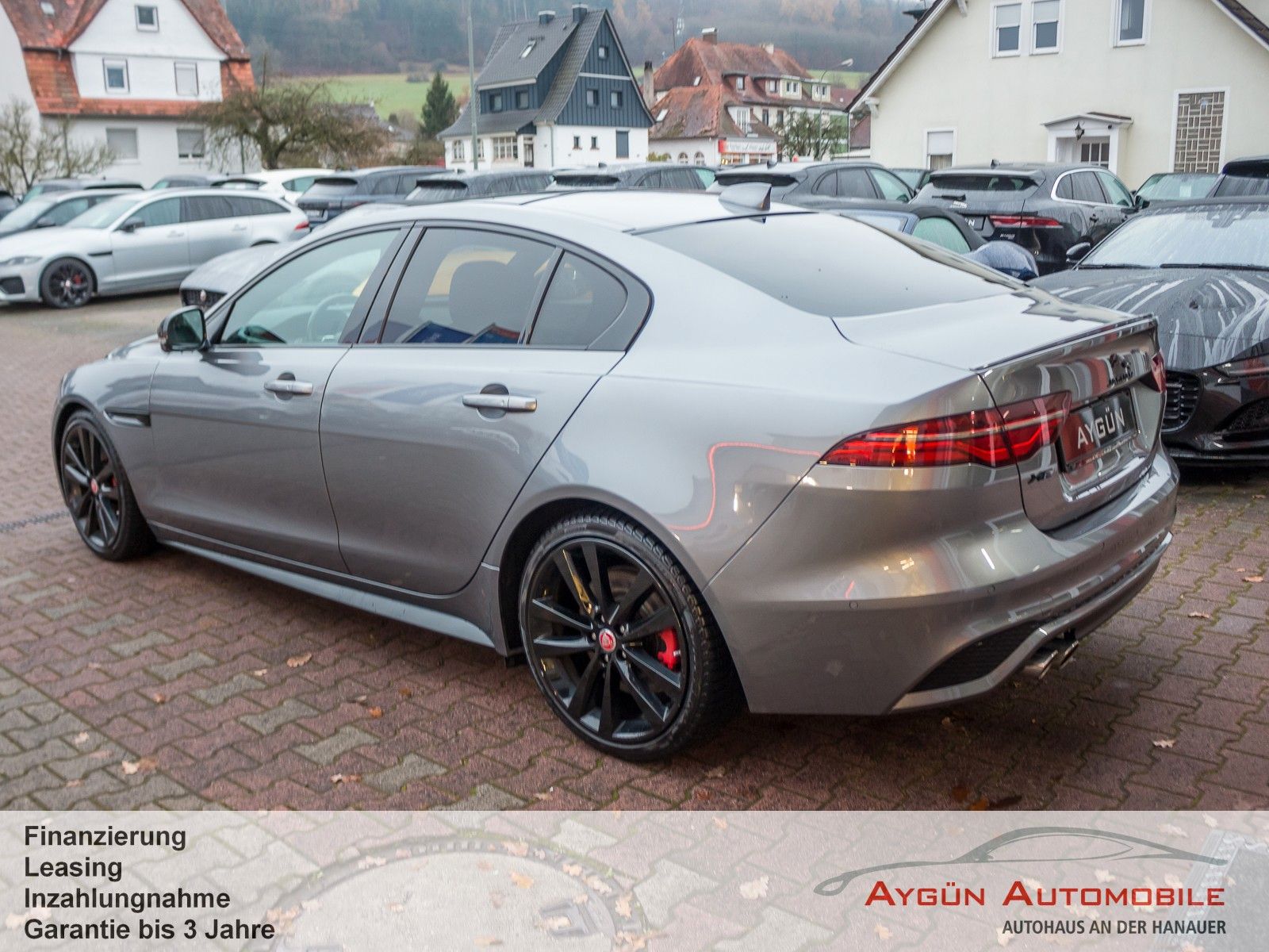 Jaguar XE D200 RWD R-Dynamic Black*ACC*AHK*HUD*Pano*
