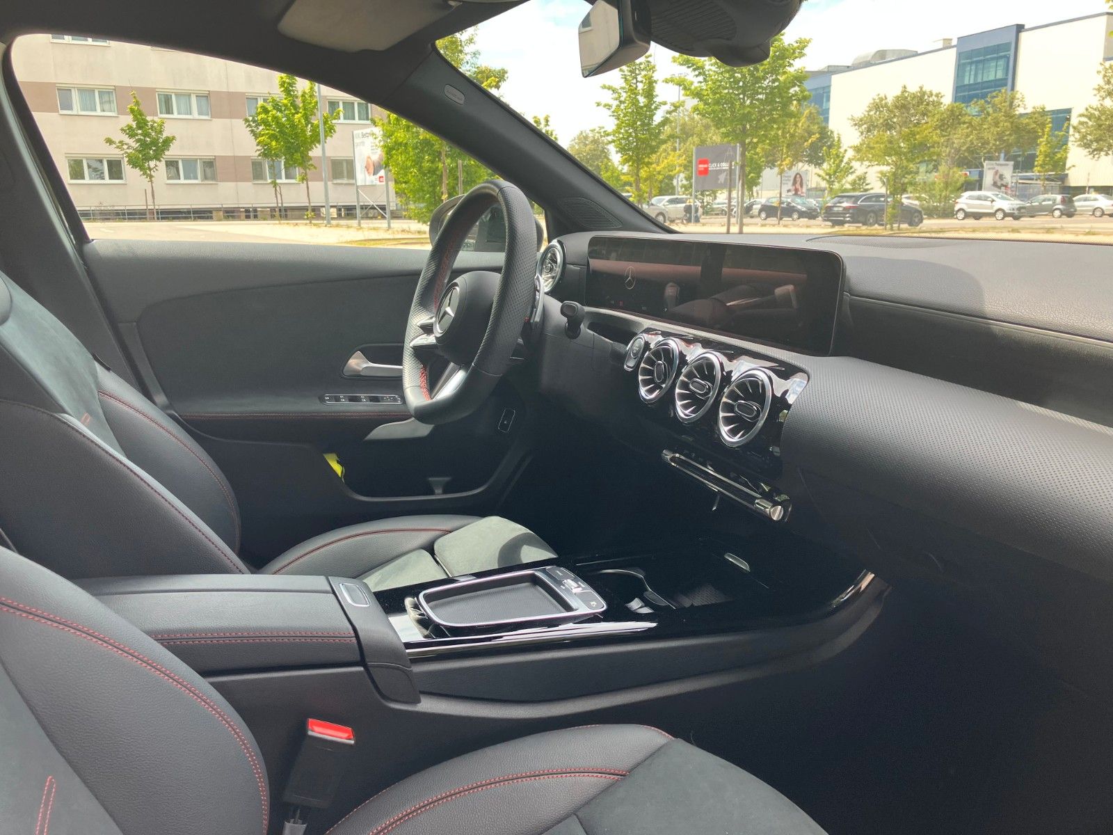 Mercedes-Benz A 250 e Limousine - Samsaru's Car Outlet