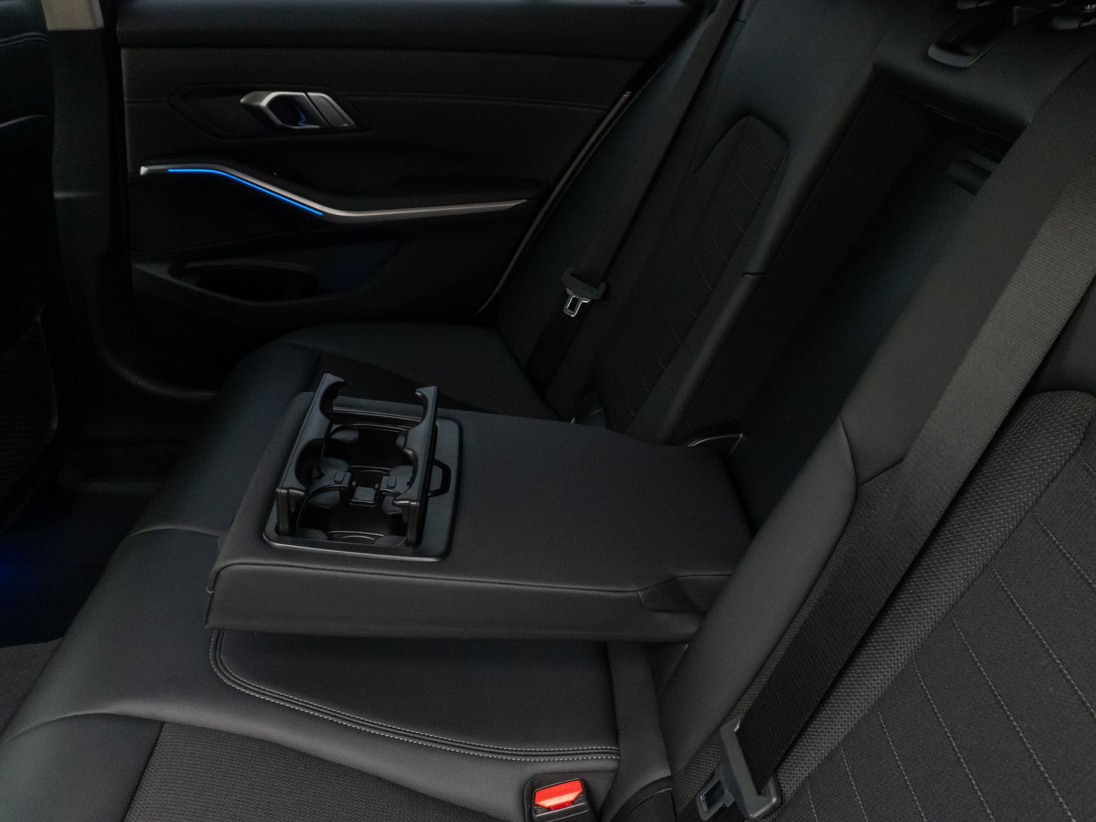 BMW 320d SportLine - Samsaru's Car Outlet
