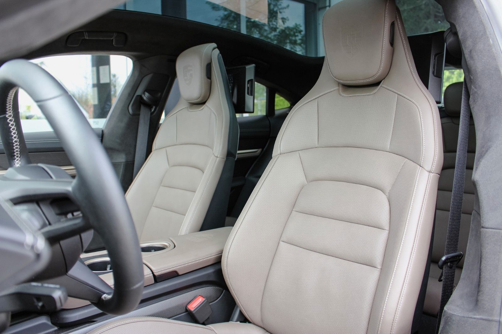 Porsche Taycan Turbo S / ENTERTAINMENT / BEIFAHRER DISP.