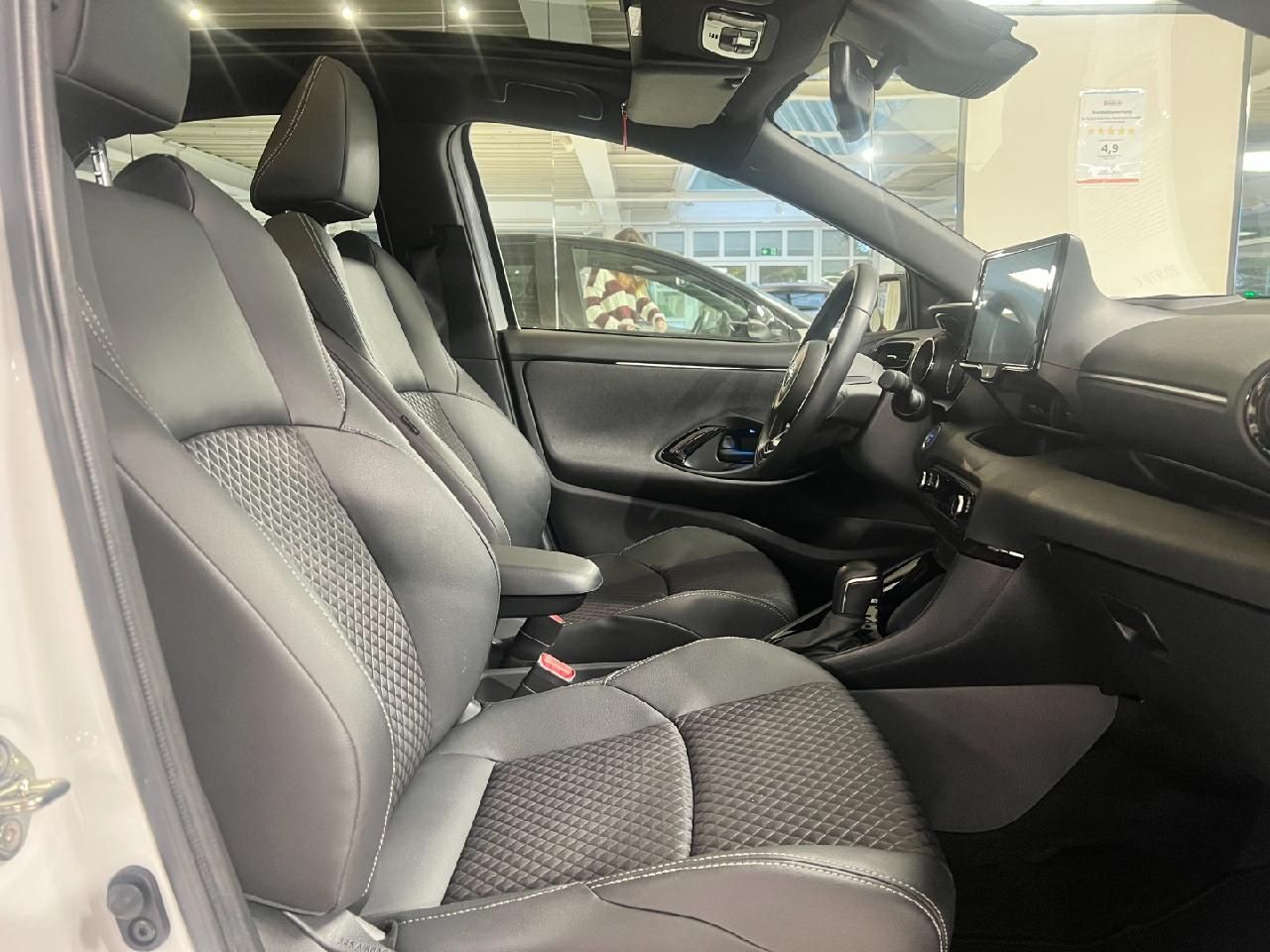 Toyota Yaris Hybrid Style Panoramadach