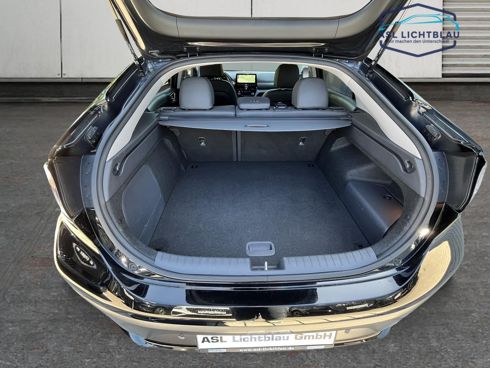 Hyundai IONIQ Facelift Plug-In Hybrid Premium - Samsaru's Car Outlet