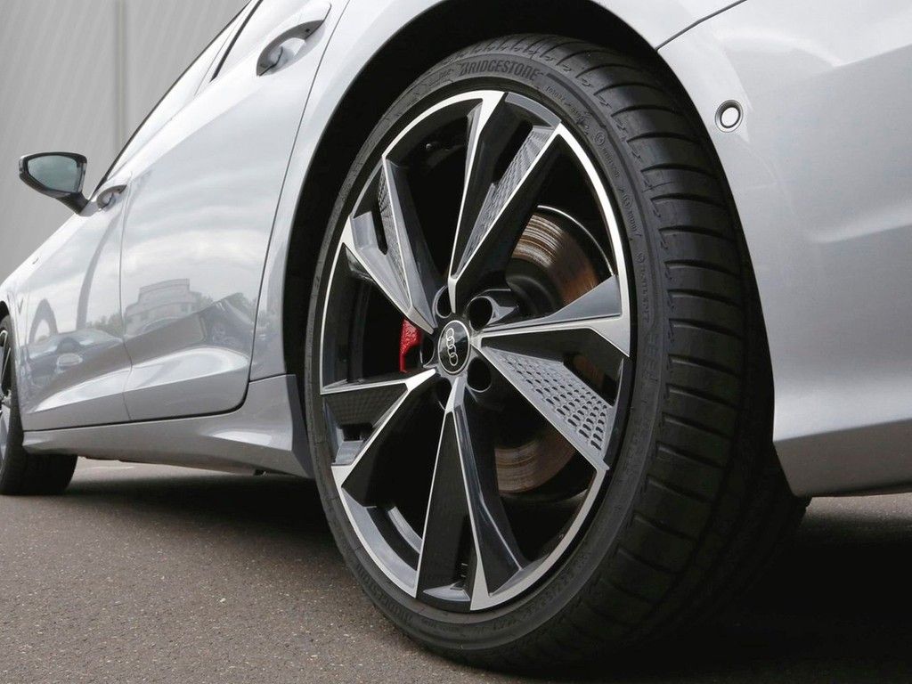 Audi A6 Avant 55 TFSI e Q S line - Samsaru's Car Outlet