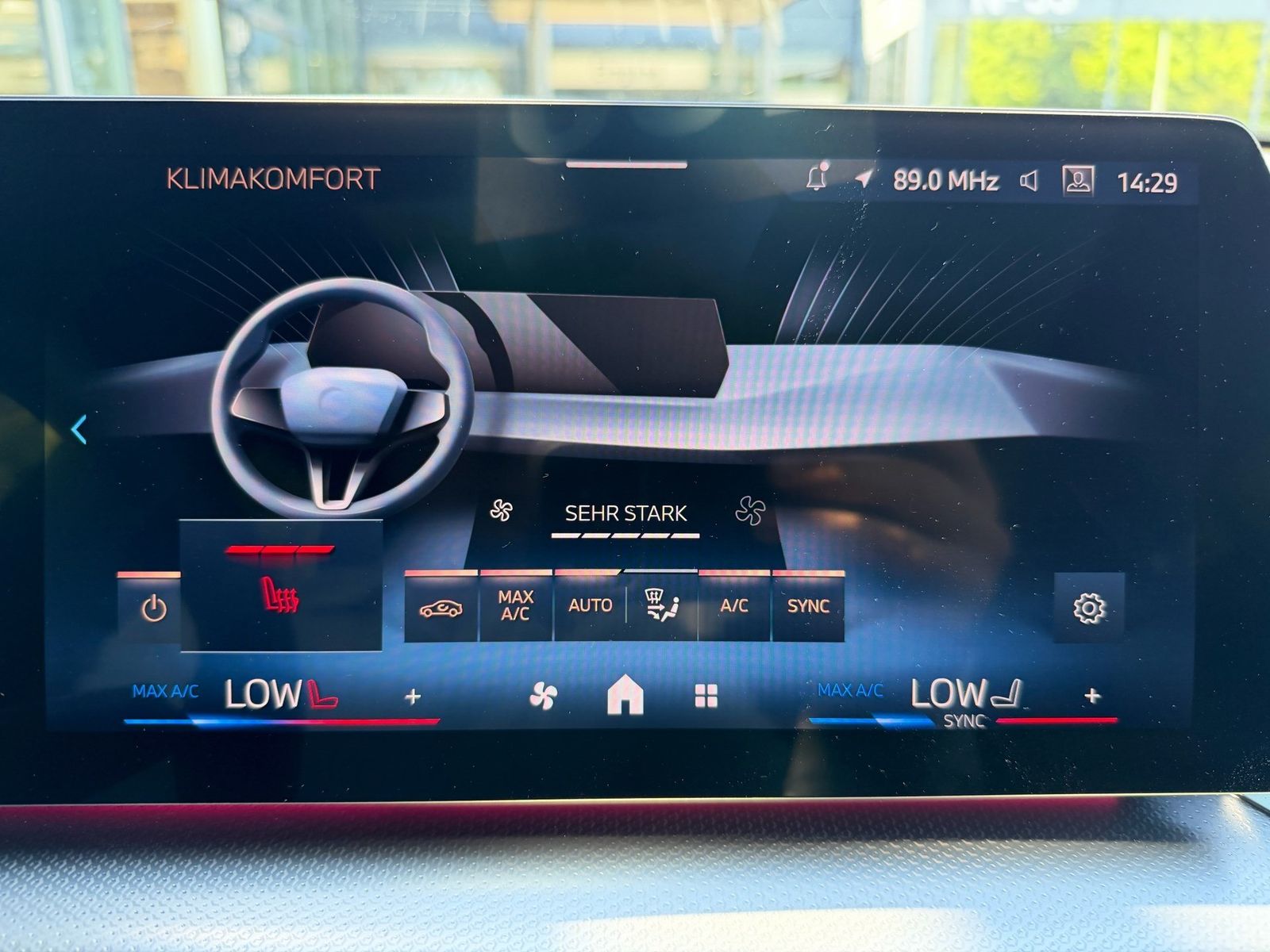 BMW X2 xDrive20d M Sport AHK PANO h&k Massage DA+