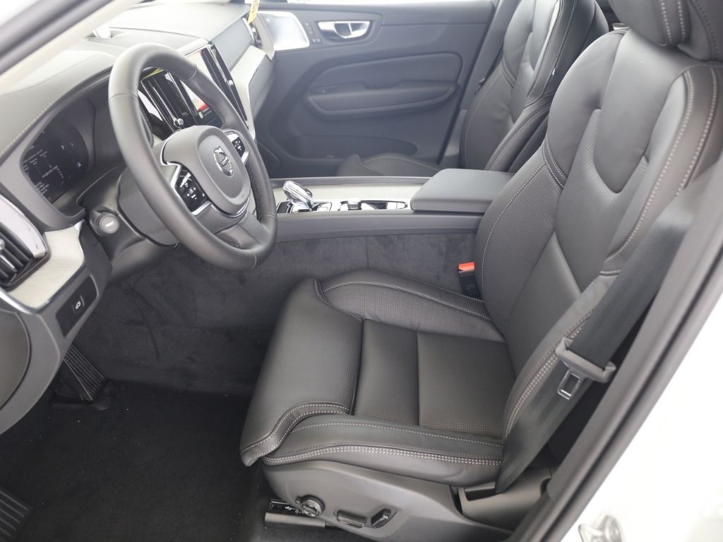 Volvo XC60 Ultra Dark AWD B5 Benzin EU6d HUD AD AHK Di