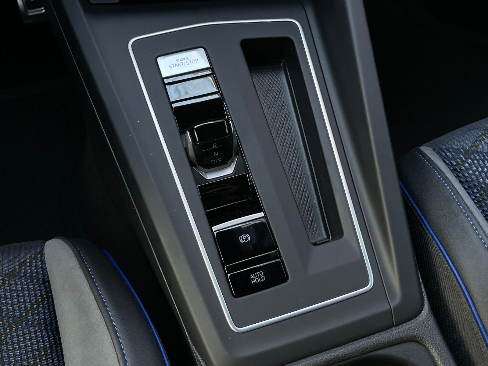Volkswagen Golf R Variant 2.0TSi 4Motion DSG - Samsaru's Car Outlet