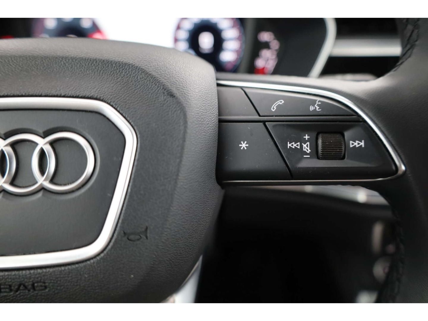 Audi Q3 35 TDI quattro advanced - Samsaru's Car Outlet