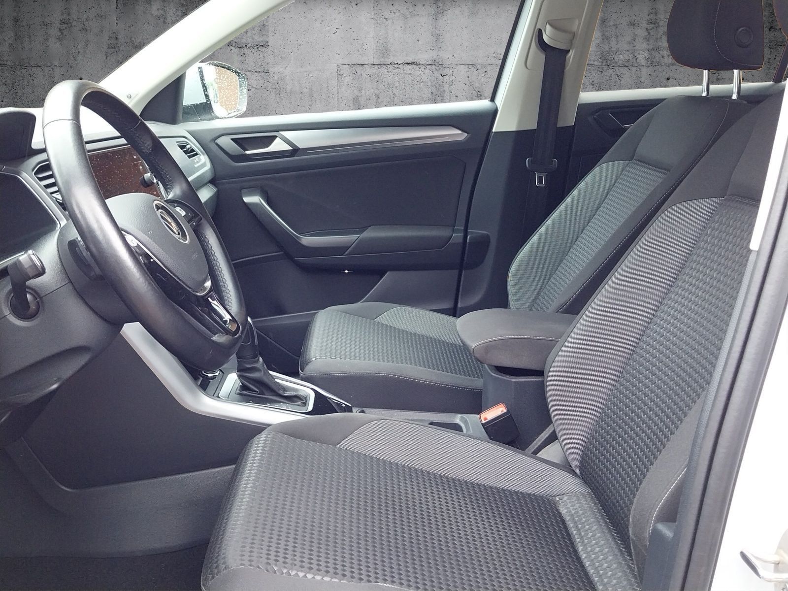 Volkswagen T-Roc 1.5 TSI - Samsaru's Car Outlet