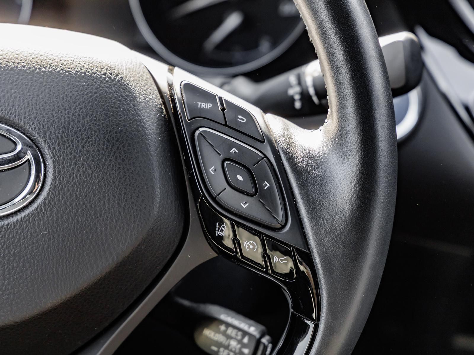 Toyota C-HR 2.0 Hybrid Lounge - Samsaru's Car Outlet