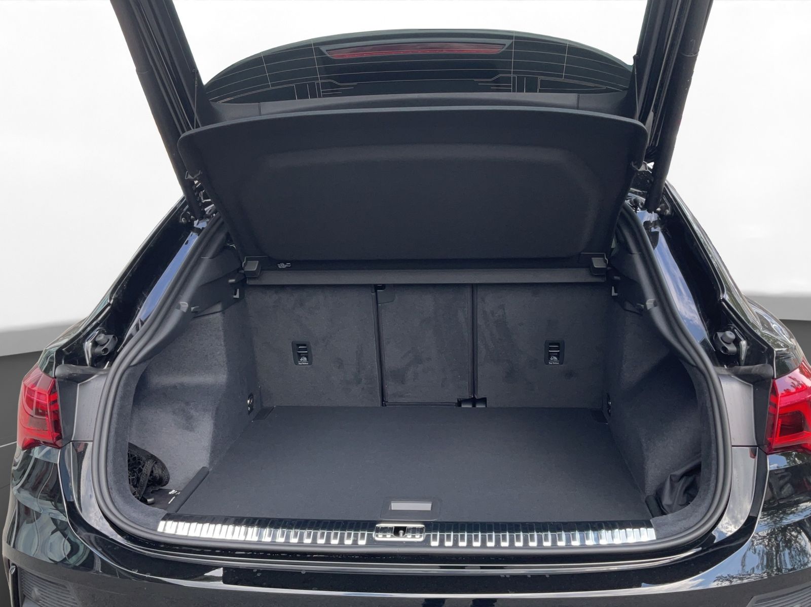 Audi Q3 Sportback 40 TDI quattro S line - Samsaru's Car Outlet
