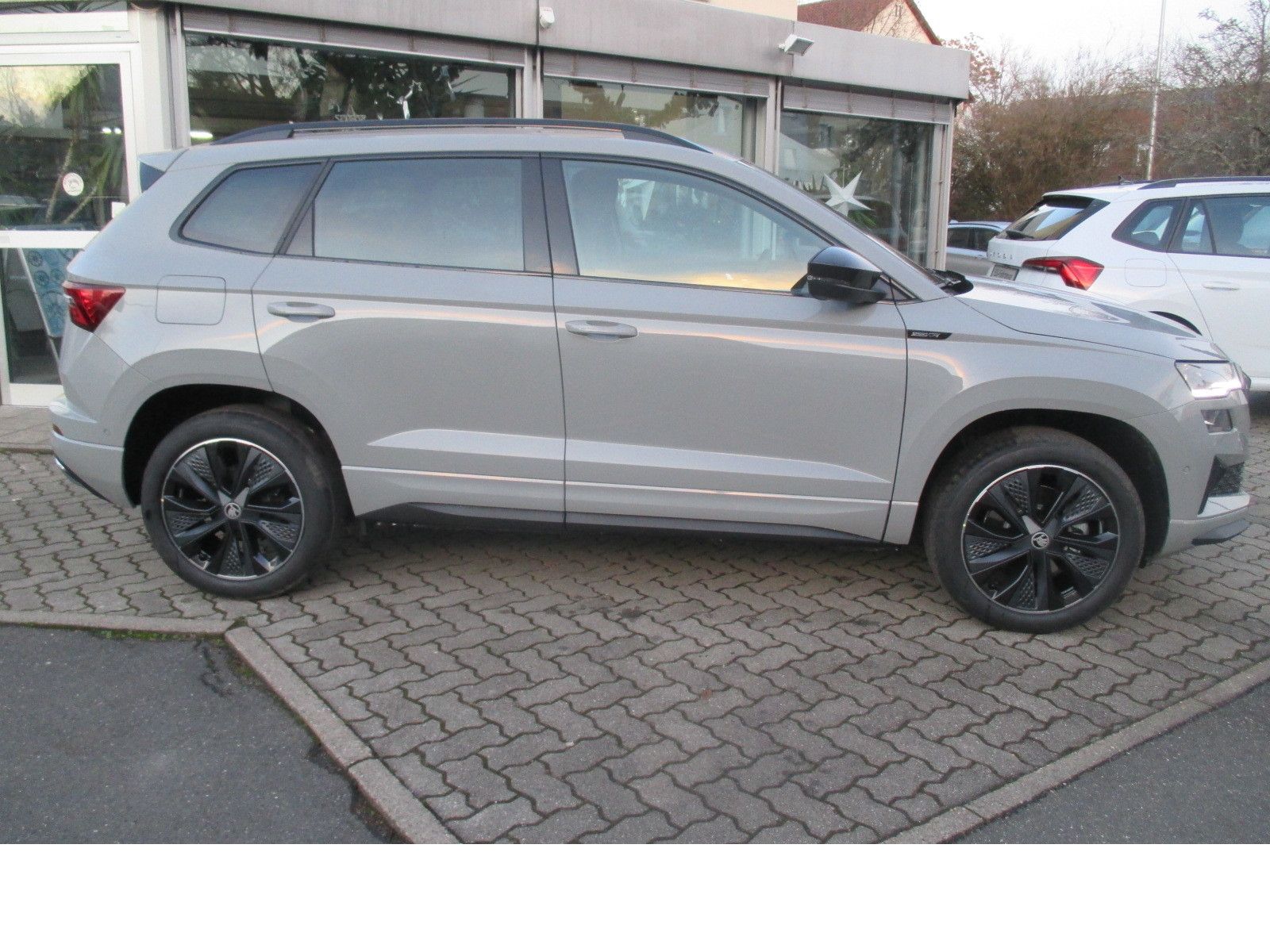 Skoda Karoq Sportline1,5TSI DSG Nav/ 360*/ AHK/ Side/
