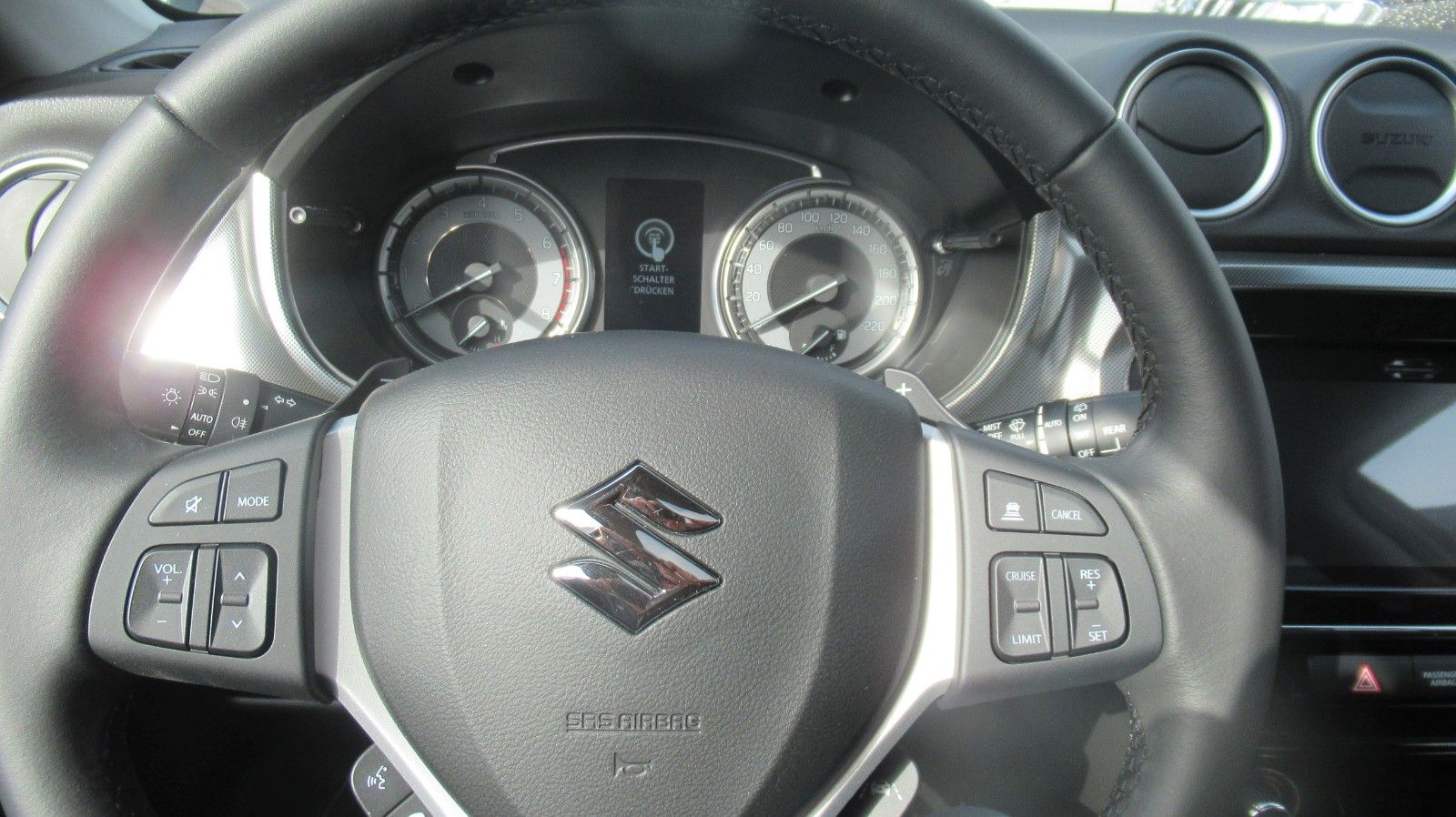 Suzuki Vitara Hybrid Comfort - Samsaru's Car Outlet